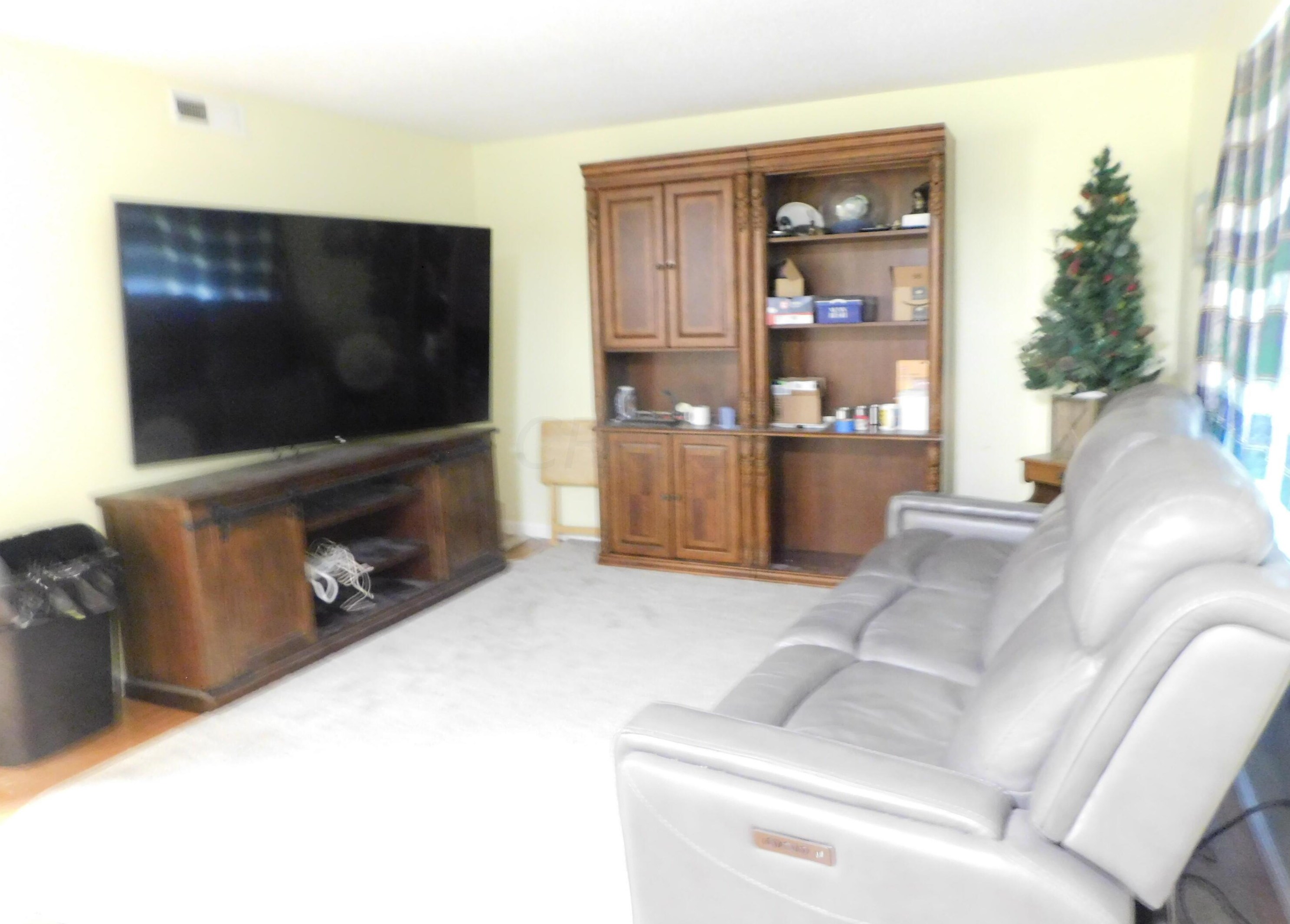 2213 Noe Bixby Rd, Columbus OH 43232-4100 exterior