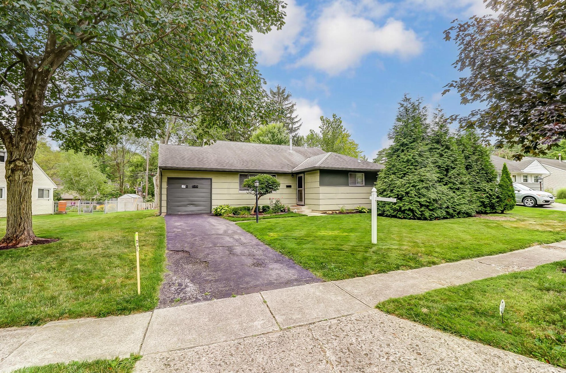 881 Bricker Blvd, Columbus, OH 43221-1683