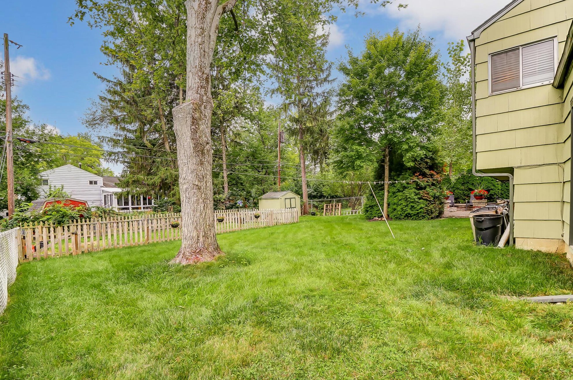 881 Bricker Blvd, Columbus OH 43221-1679 exterior