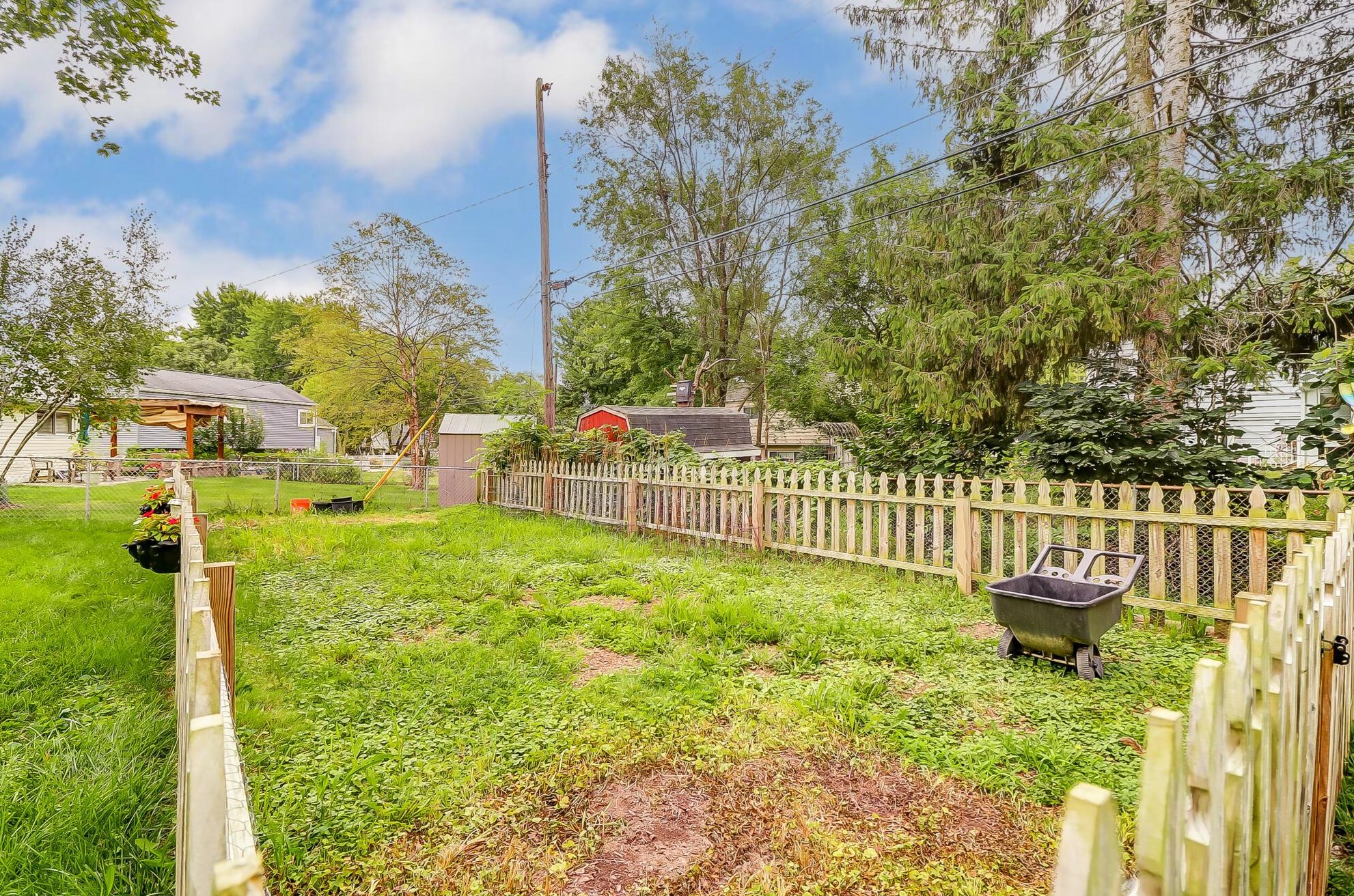 881 Bricker Blvd, Columbus OH 43221-1679 exterior