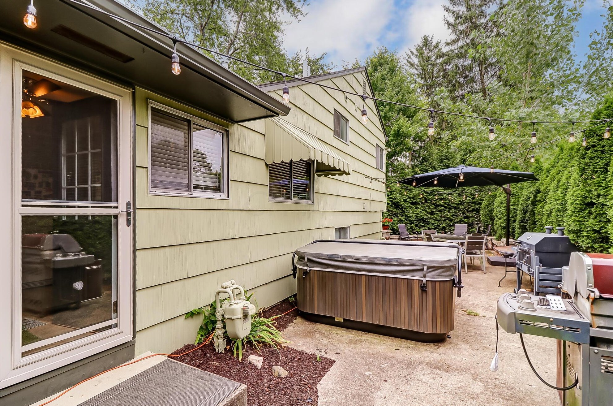 881 Bricker Blvd, Columbus OH 43221-1679 exterior