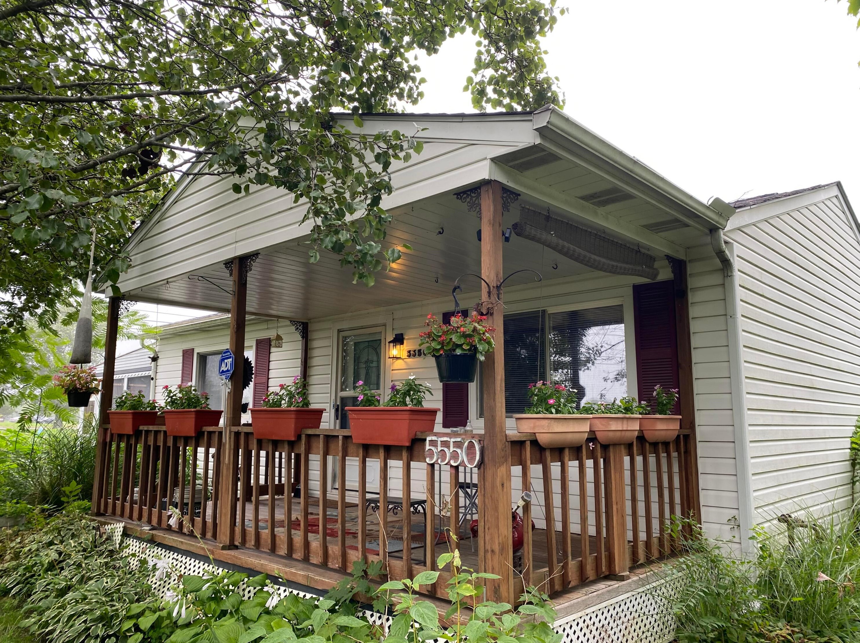 5550 Newport Ct, Columbus, OH 43232-6321