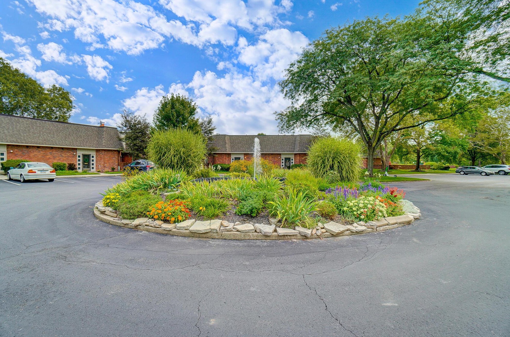 1528 Lafayette Dr, Columbus OH 43220-6830 exterior