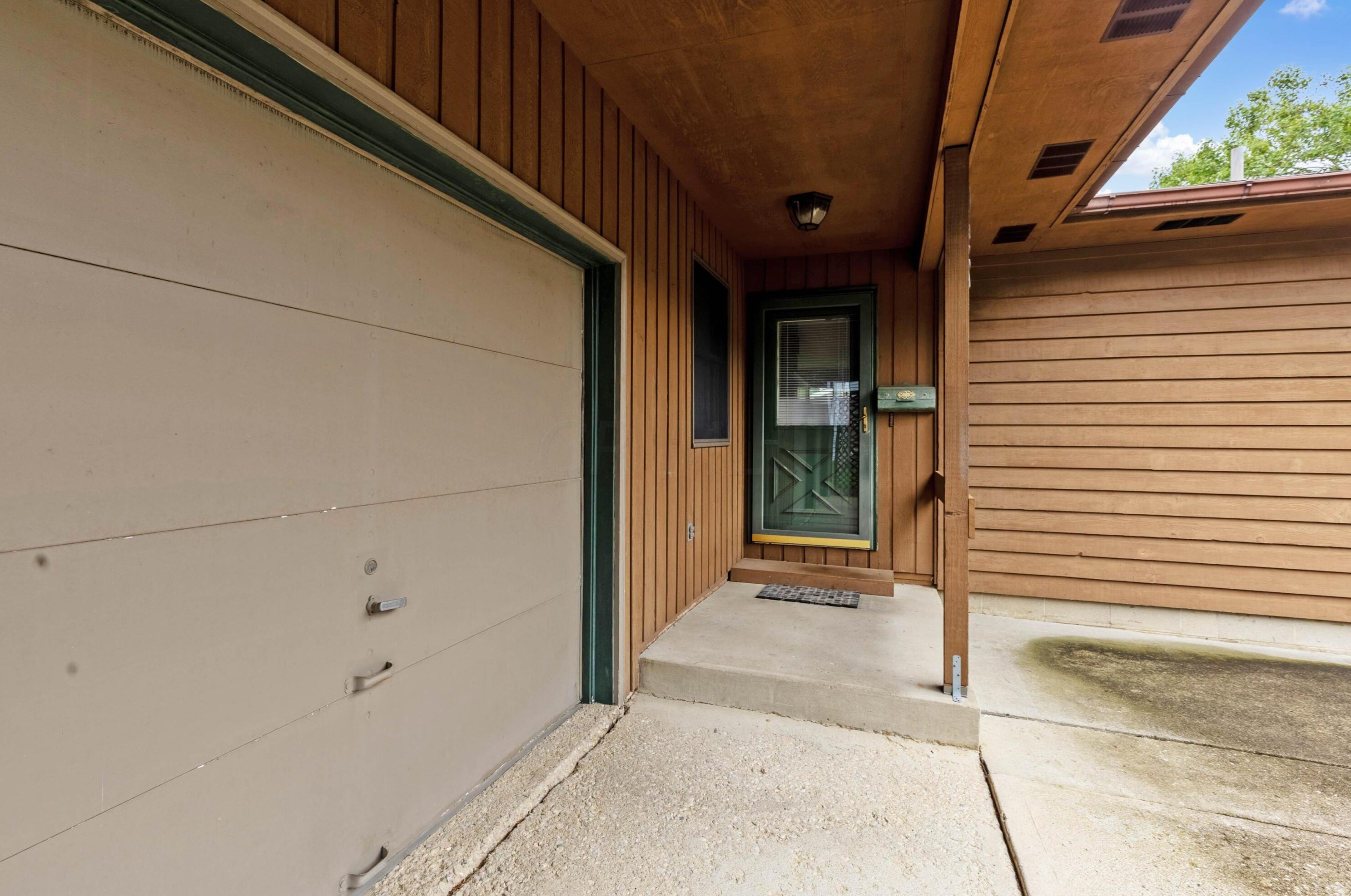 652 Timberlake Dr, Westerville, OH 43081-1323