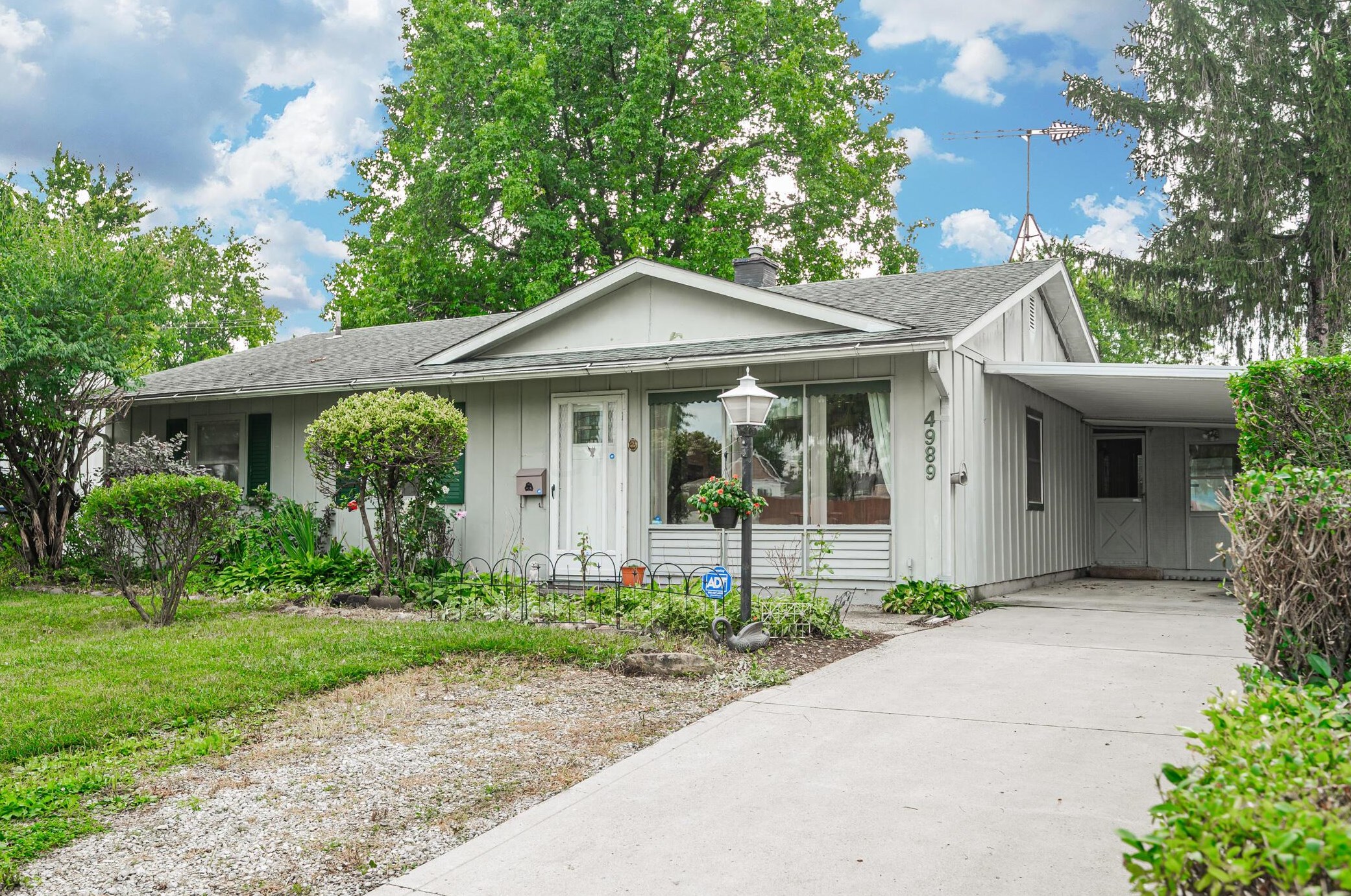 4989 Meadowbrook Dr, Columbus, OH 43207-5074