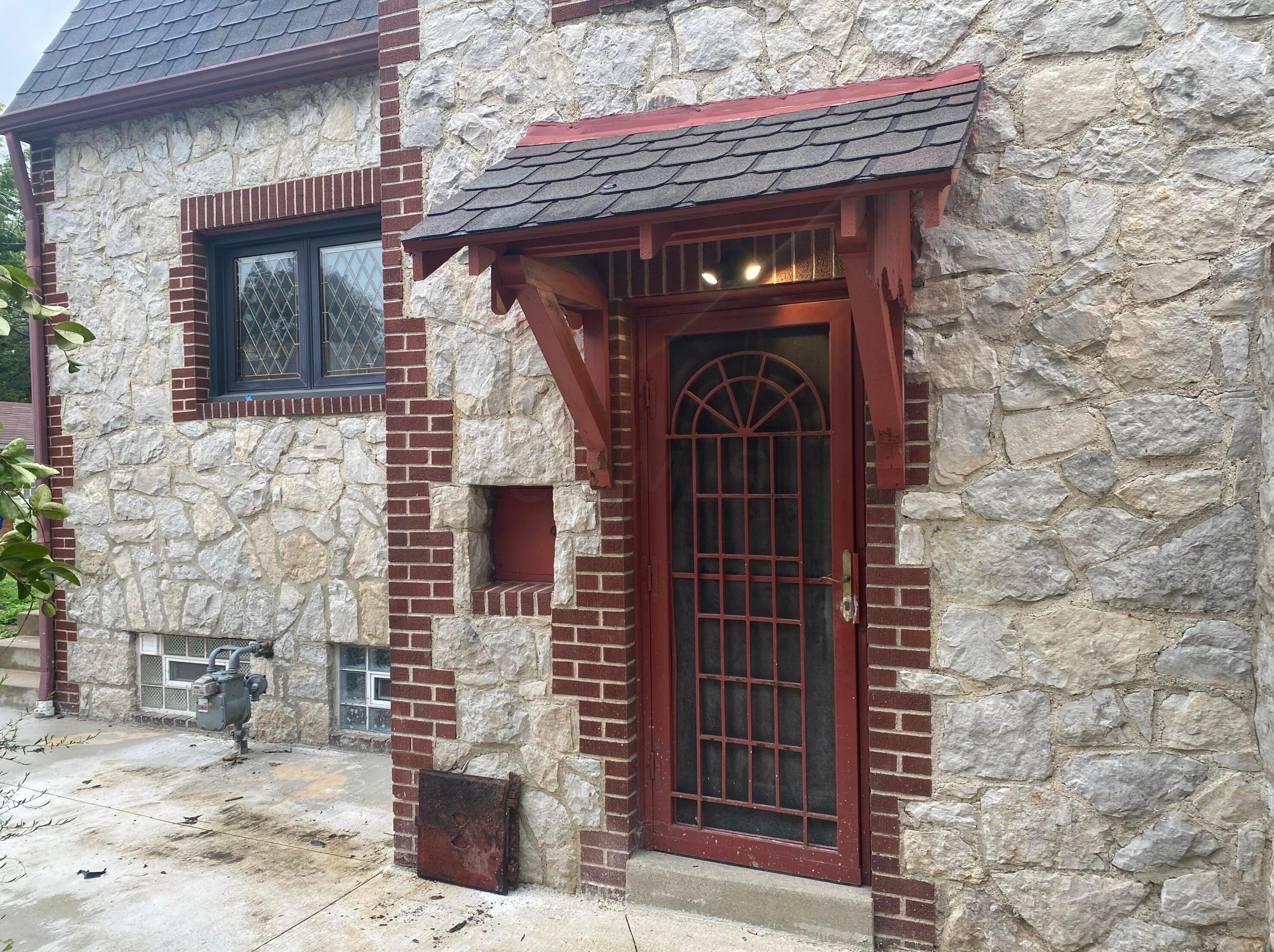 1696 Melrose Ave, Columbus OH  43224-4339 exterior