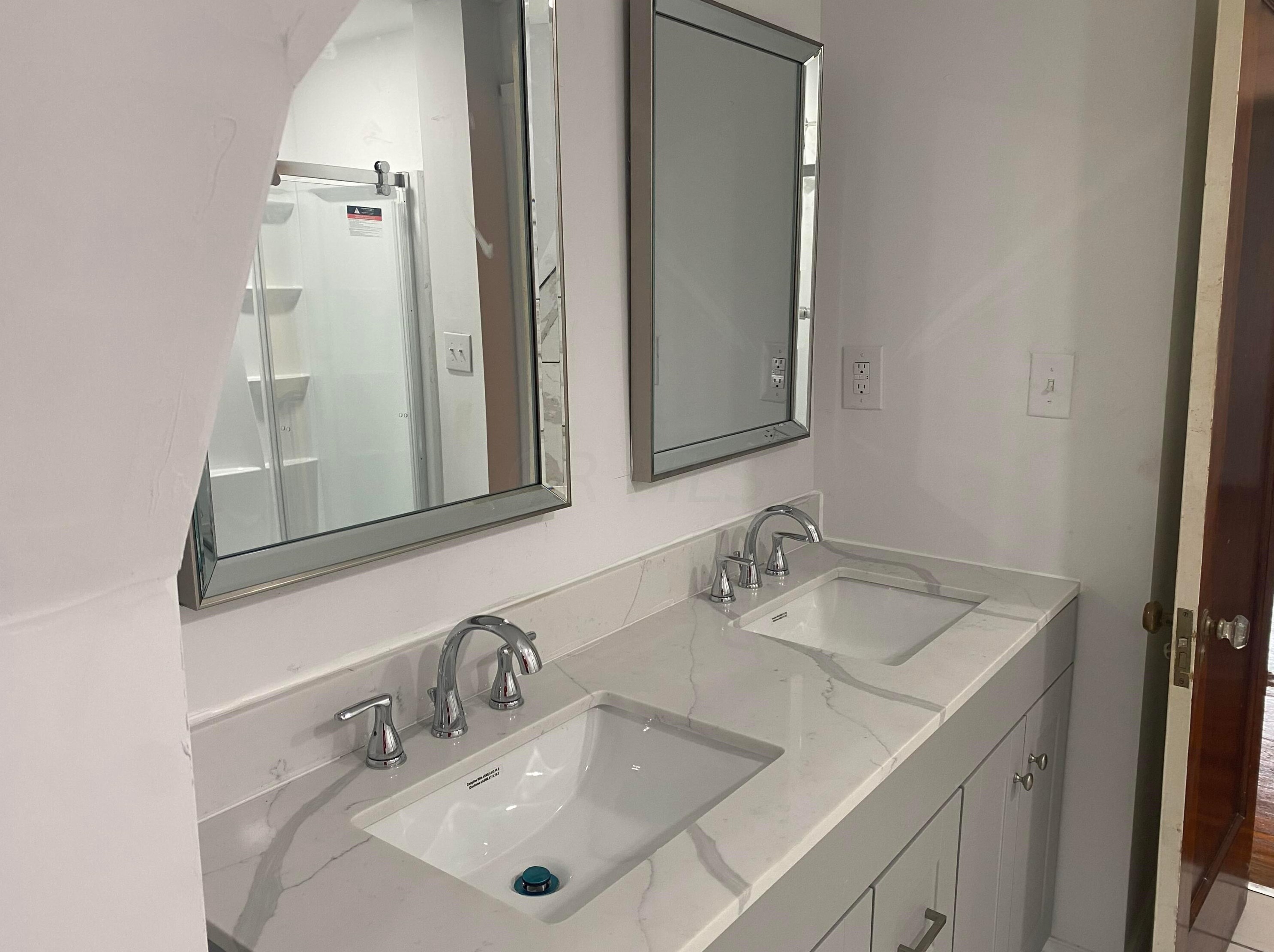 1696 Melrose Ave, Columbus OH  43224-4339 exterior