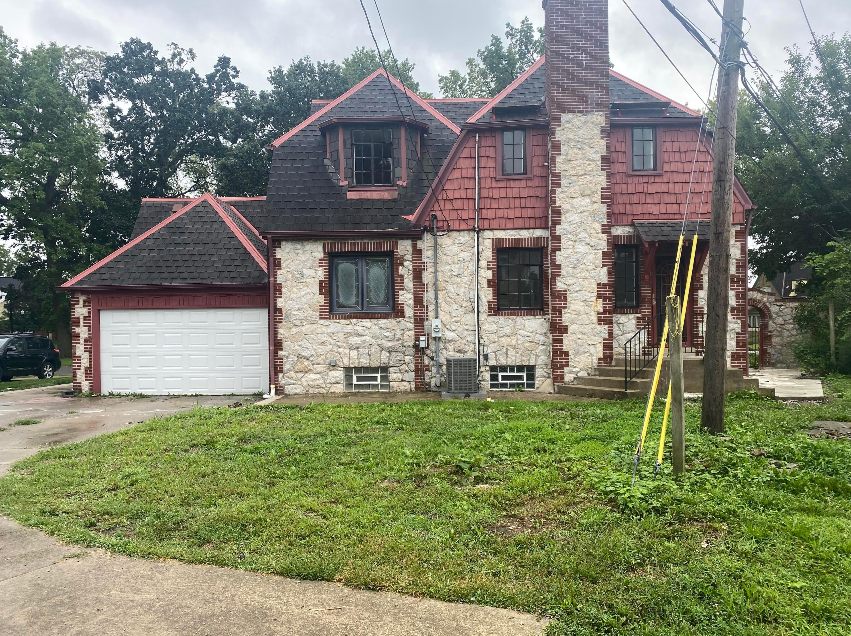 1696 Melrose Ave, Columbus OH  43224-4339 exterior