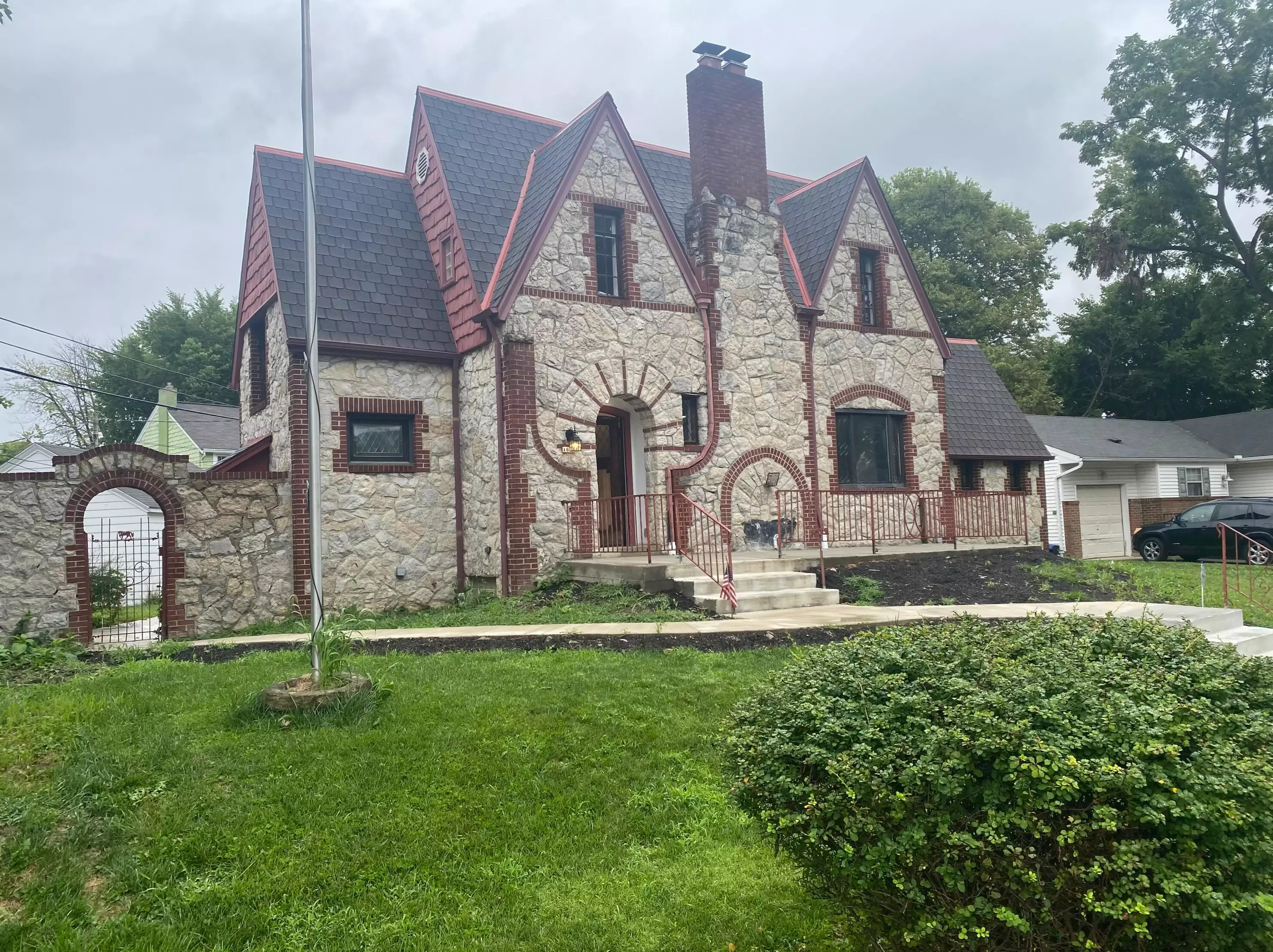 1696 Melrose Ave, Columbus OH  43224-4339 exterior