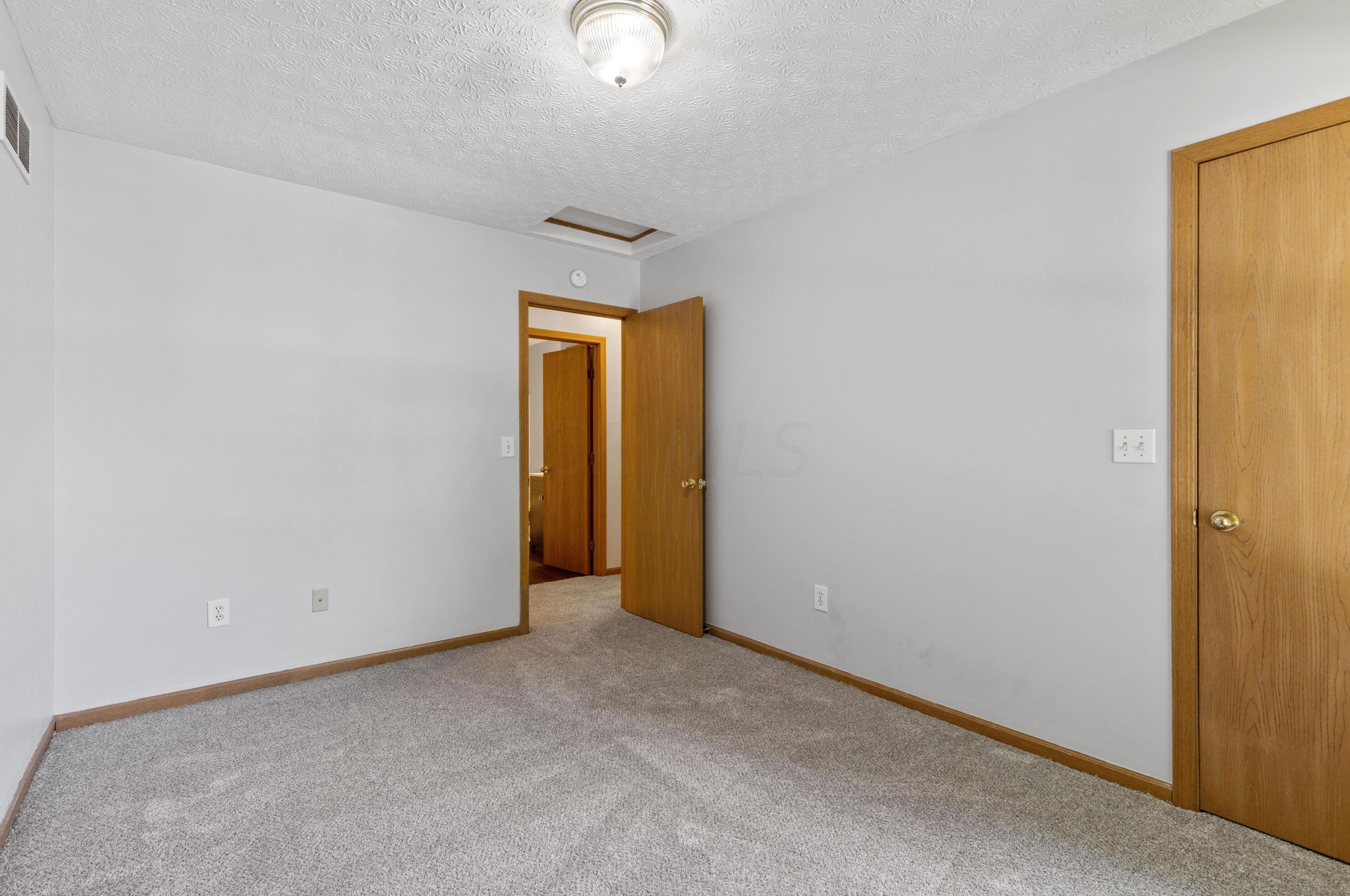 4641 Stratford Ln, Columbus OH exterior