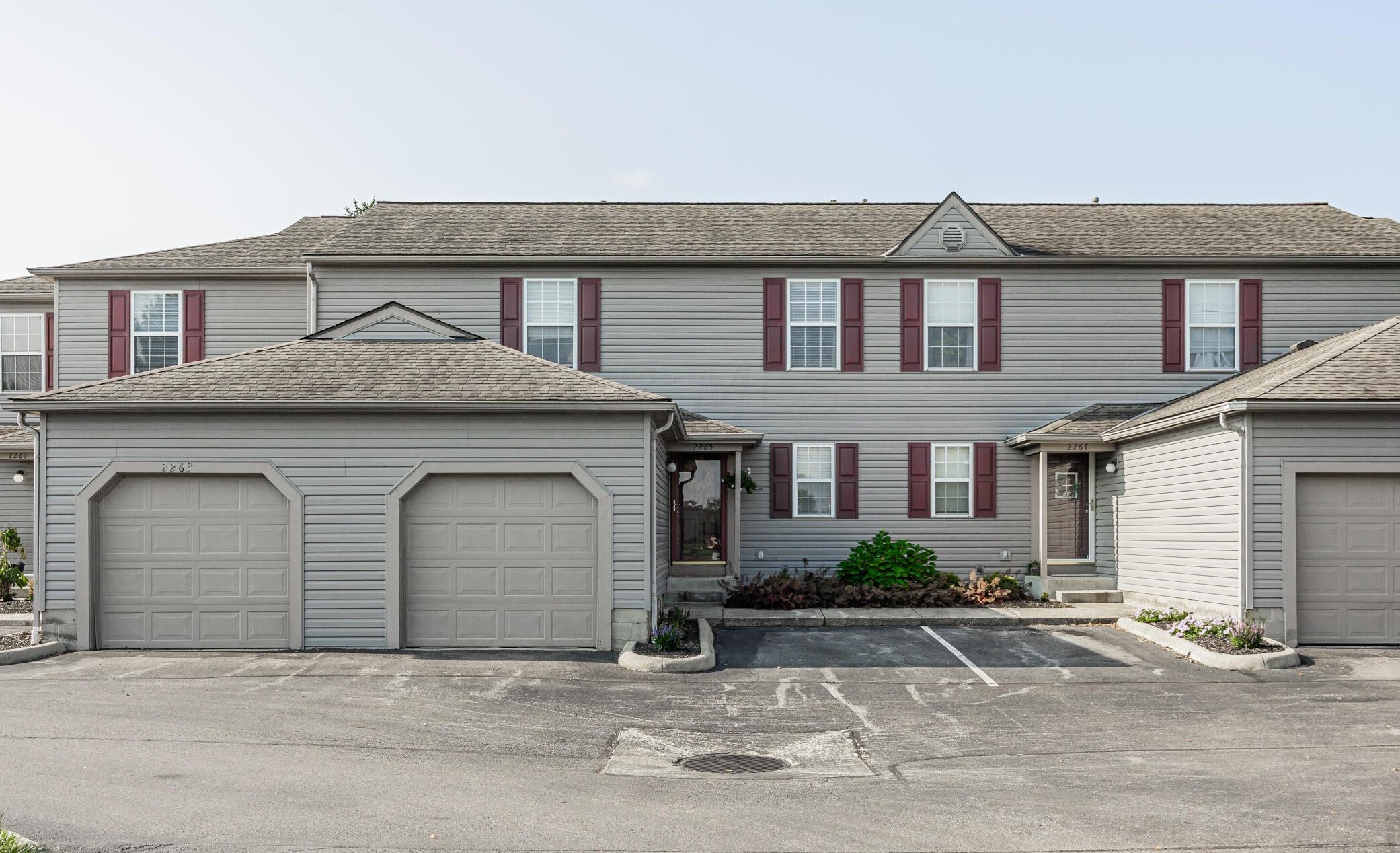 2265 Teardrop Ave, Columbus, OH 43235-7172