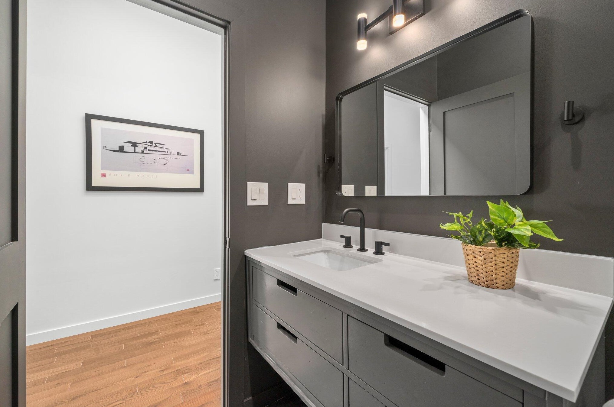 440 Deshler Ave, Columbus OH  43206-2717 exterior