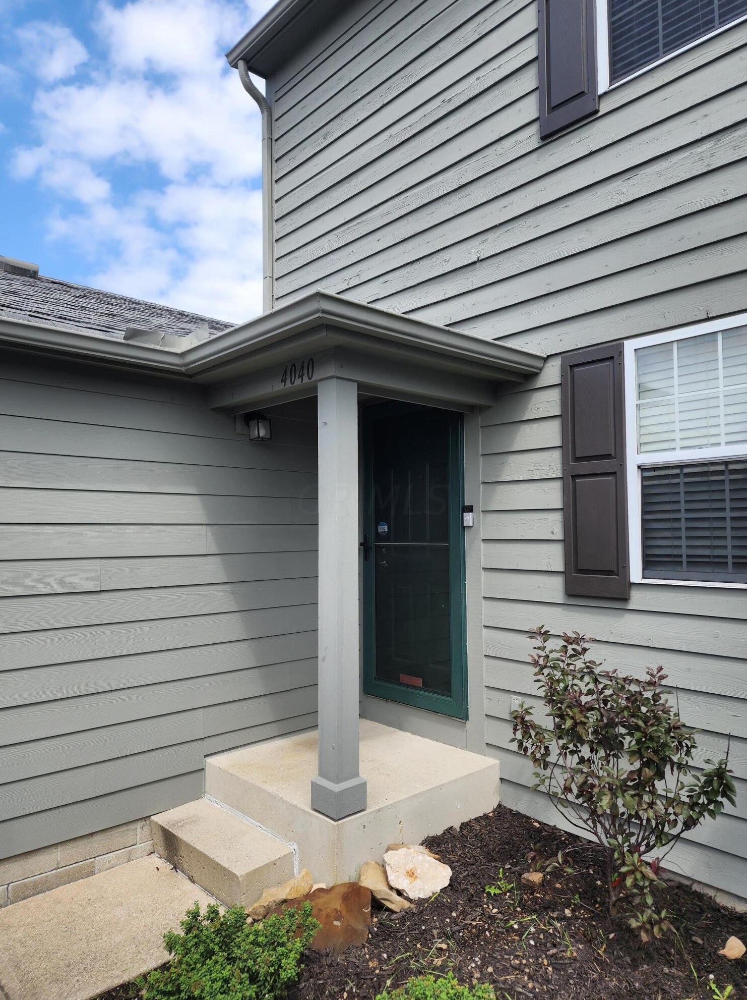 4040 Blendon Point Dr, Columbus, OH 43230-7807