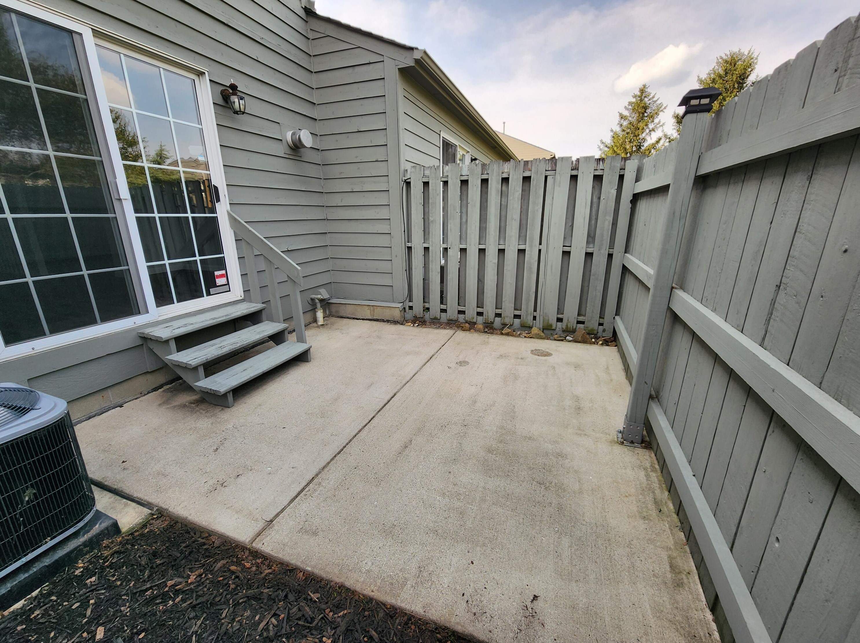 4040 Blendon Point Dr, Columbus OH  43230-7807 exterior