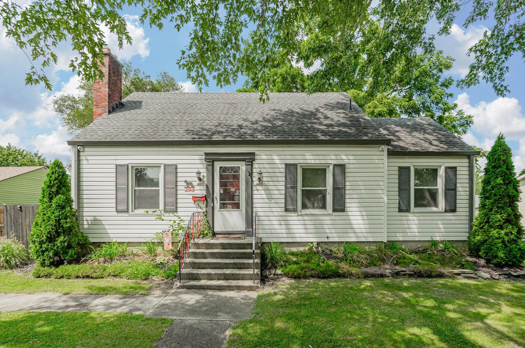 293 Pasadena Ave, Columbus, OH 43228-1148
