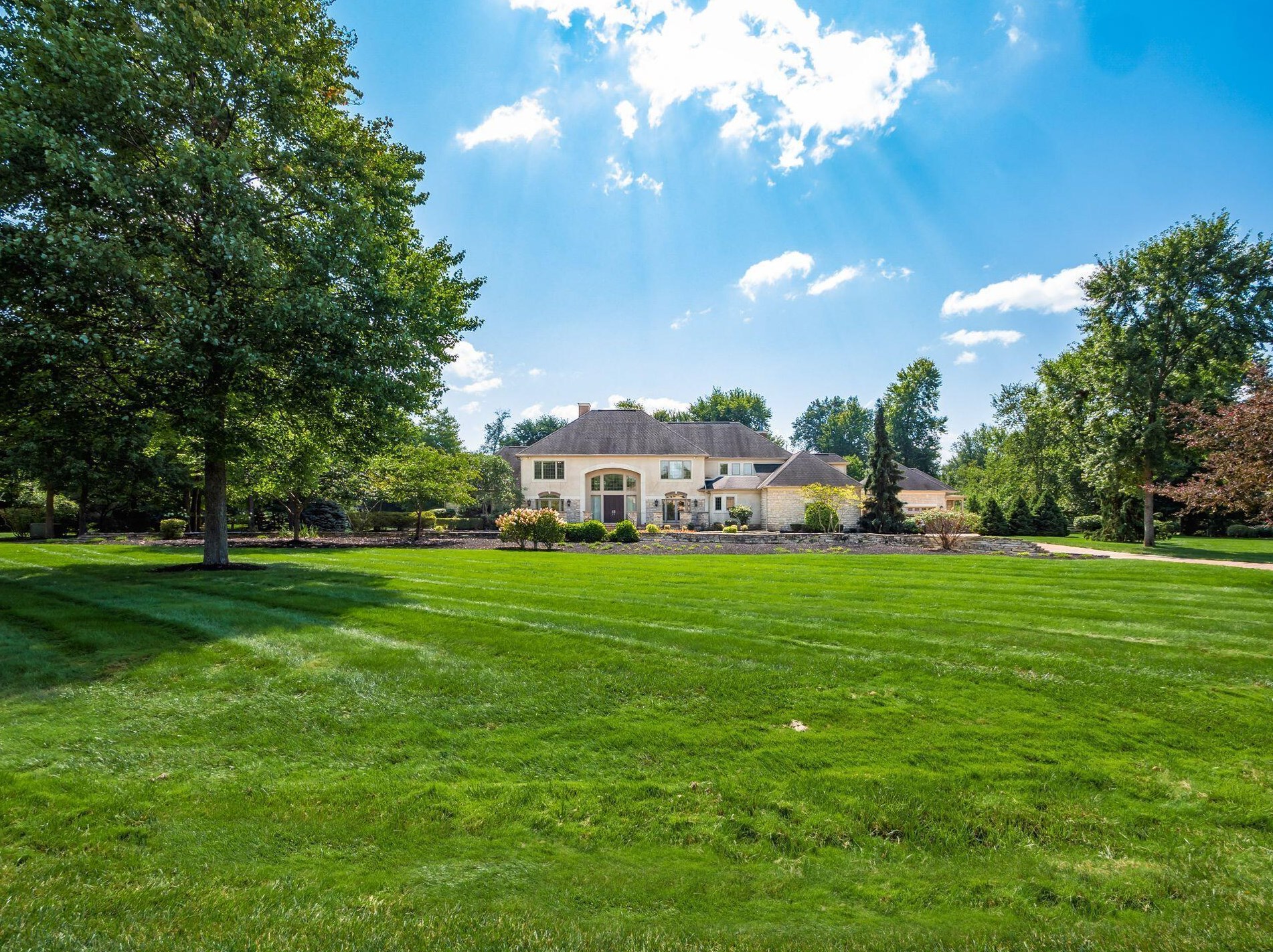 2650 Colts Neck Rd, Blacklick, OH 43004