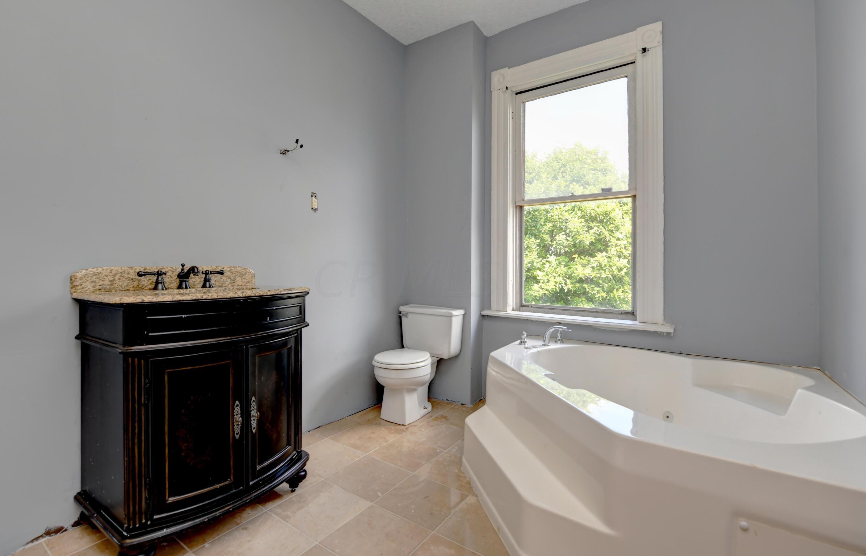 1032 Bryden Rd, Columbus OH 43205-1863 exterior