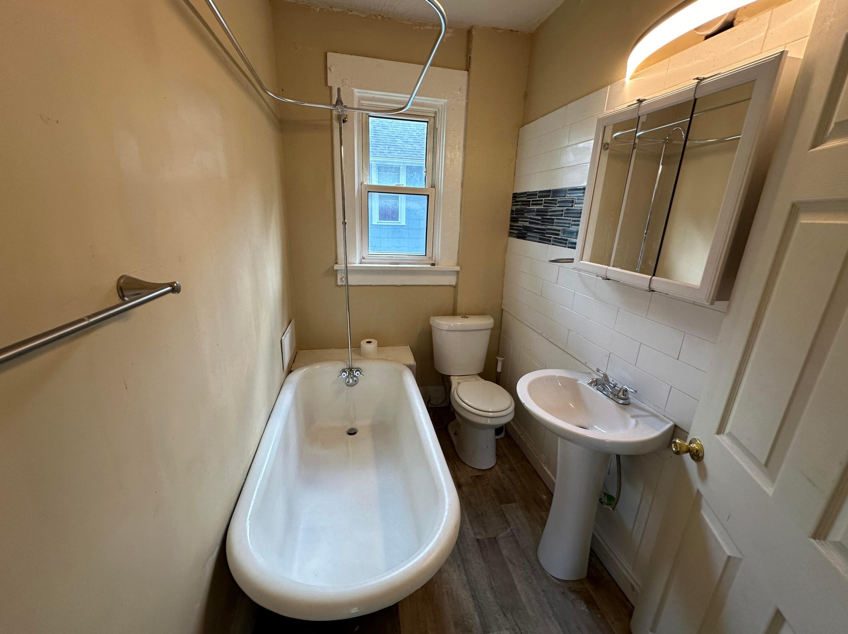 309 Whitethorne Ave, Columbus OH  43223-1173 exterior