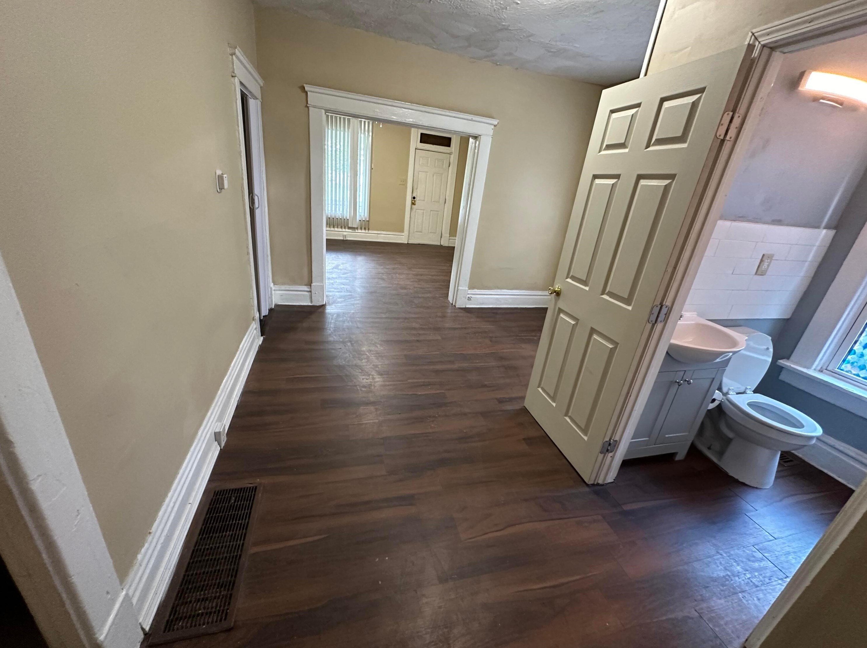 309 Whitethorne Ave, Columbus OH  43223-1173 exterior