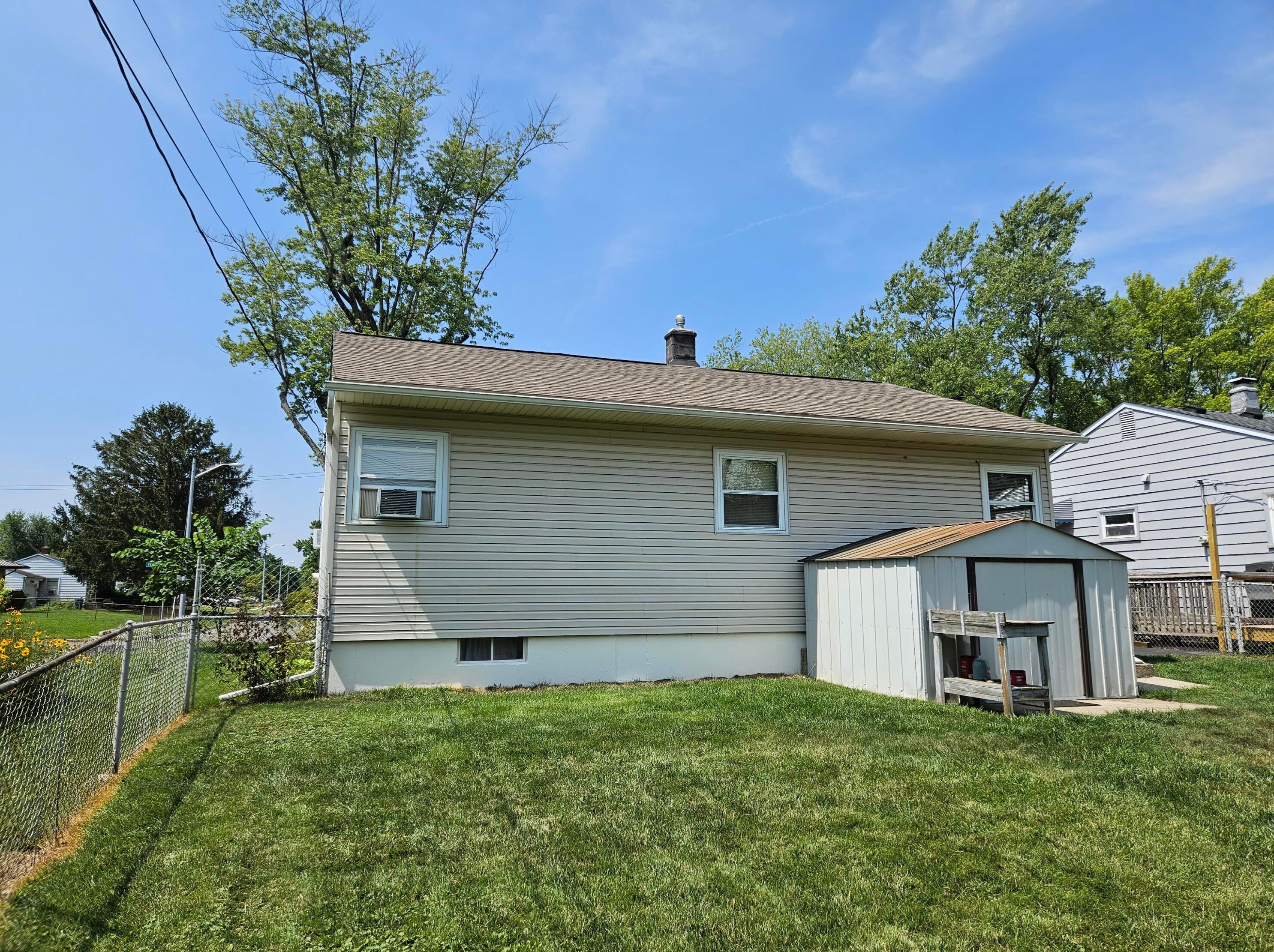 2331 Fenton St, Columbus, OH 43224-2319