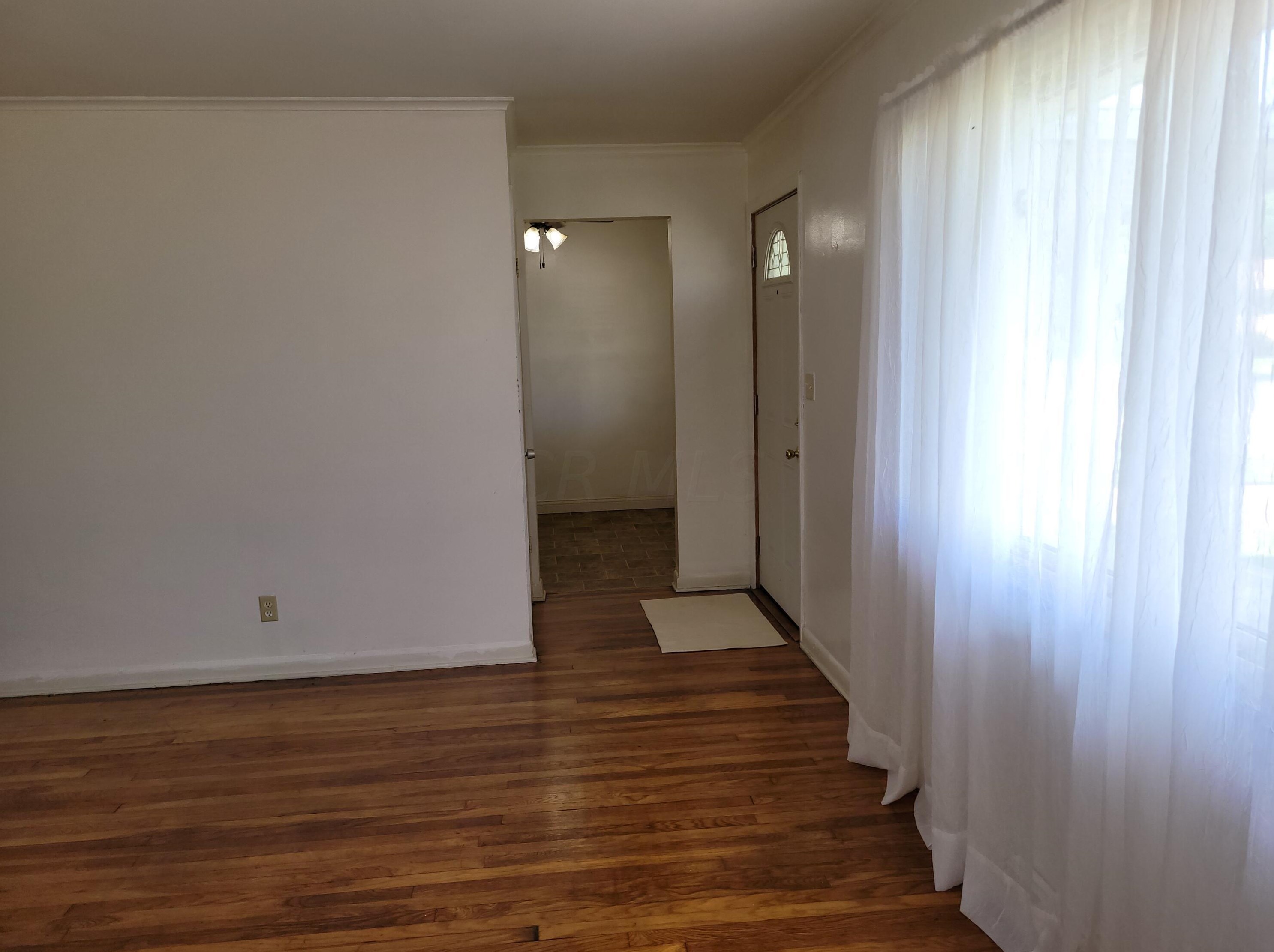 1549 Gates St, Columbus, OH 43206-3323
