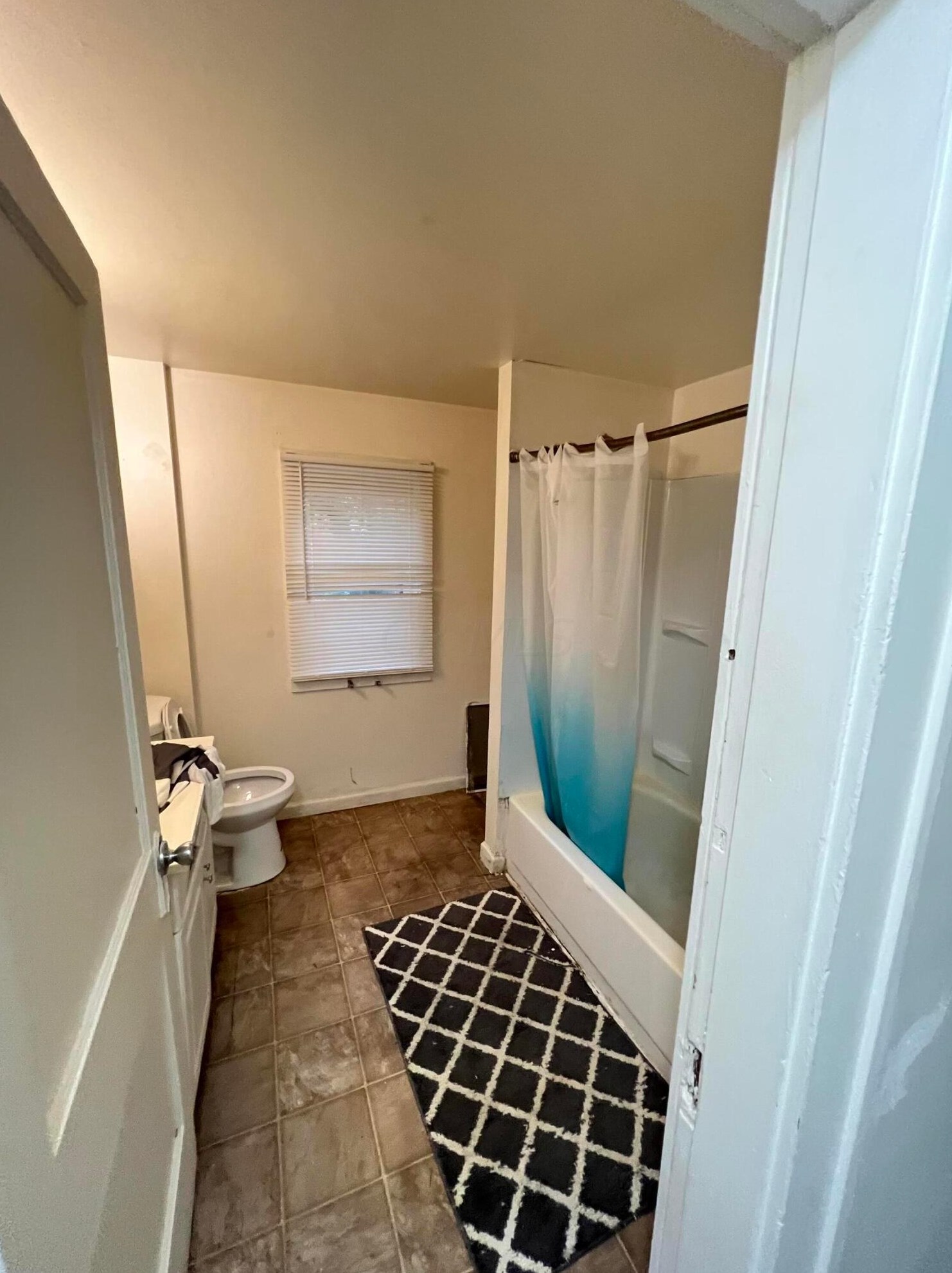 1461 Cordell Ave, Columbus OH 43219-1048 exterior