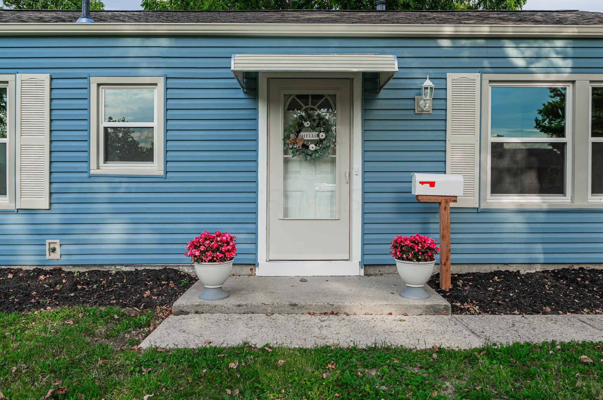 378 Old Village Rd, Columbus, OH 43228-1374