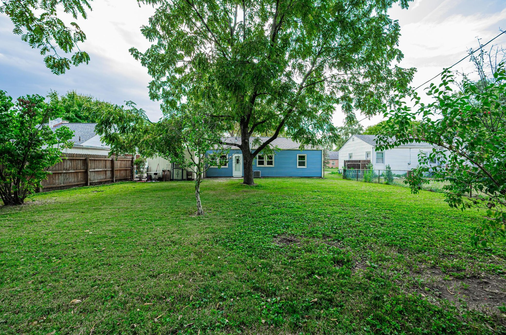 378 Old Village Rd, Columbus OH 43228-1374 exterior