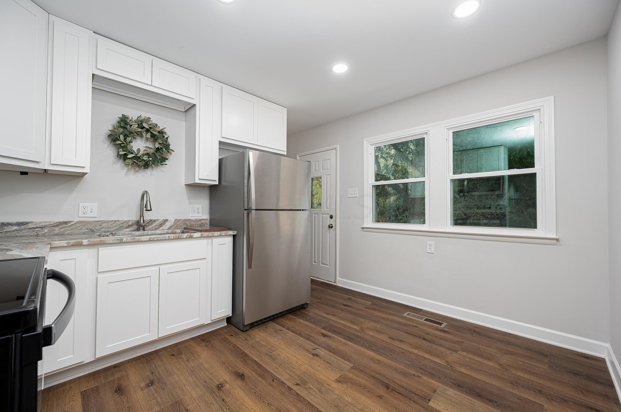 378 Old Village Rd, Columbus OH 43228-1374 exterior