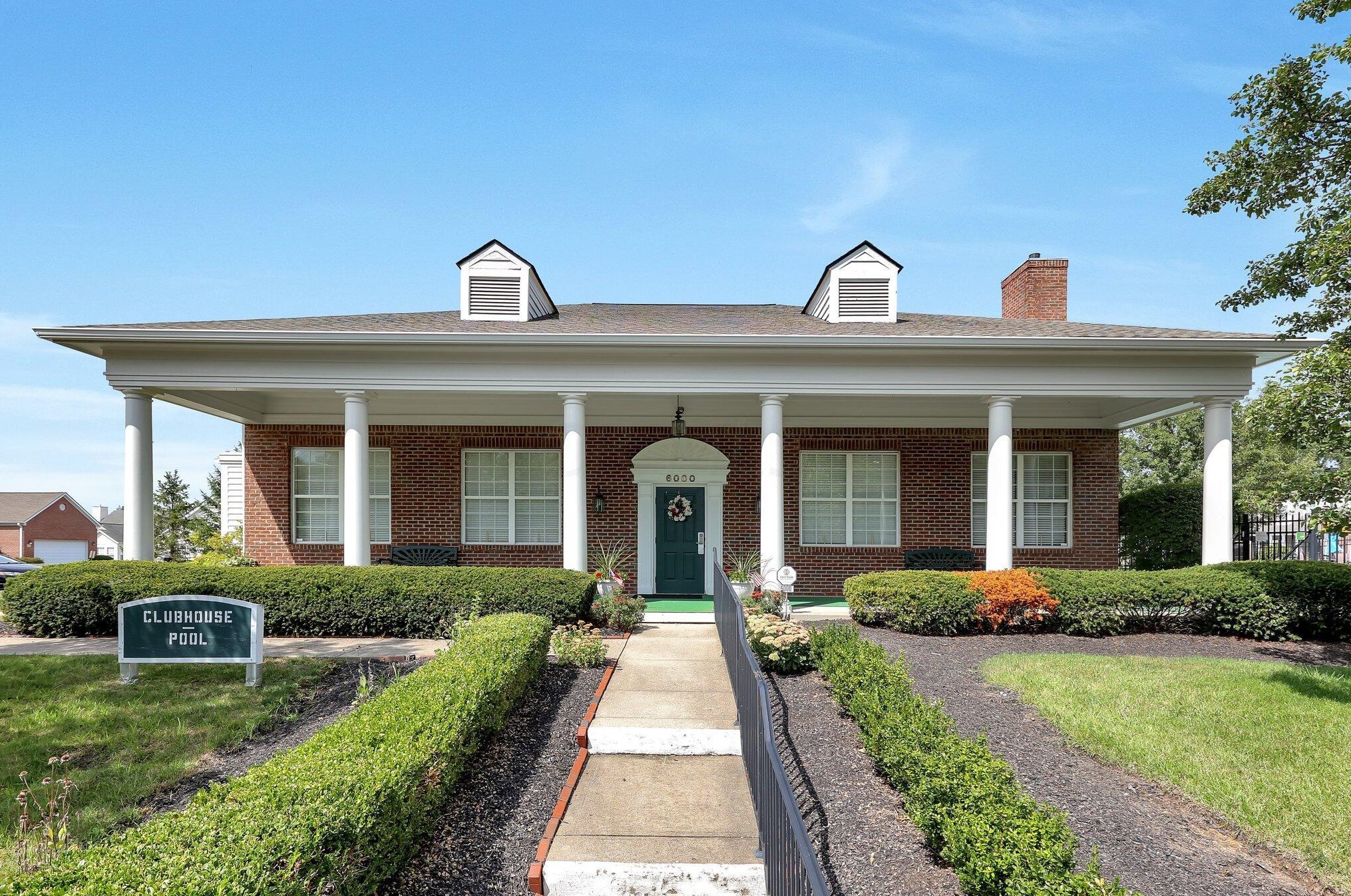 706 Sycamore Turn Ln, Columbus OH exterior