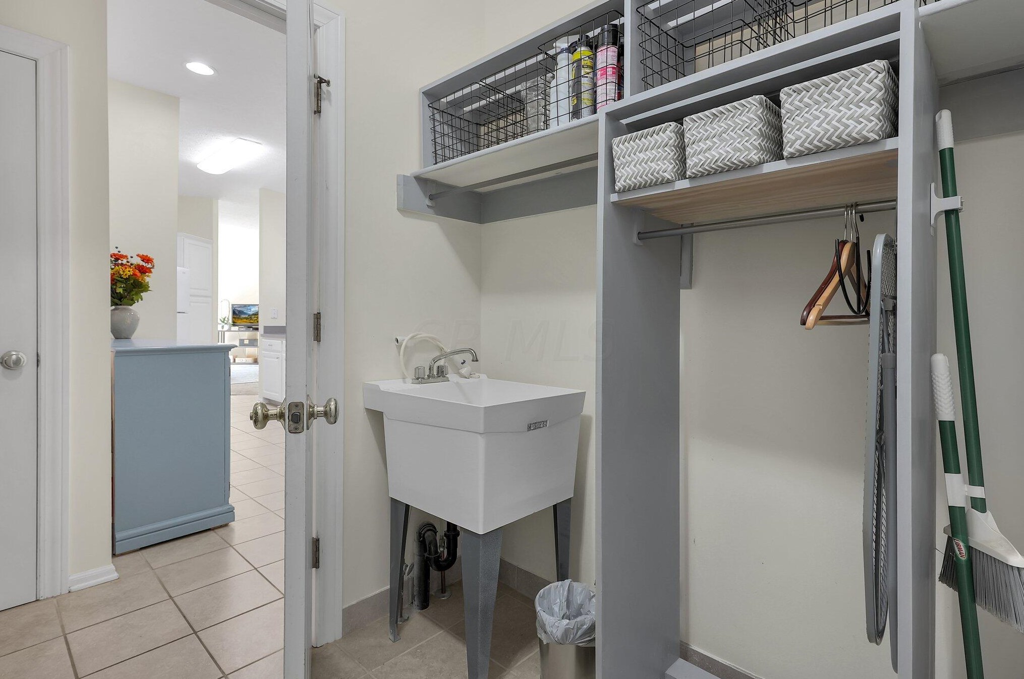 706 Sycamore Turn Ln, Columbus OH exterior