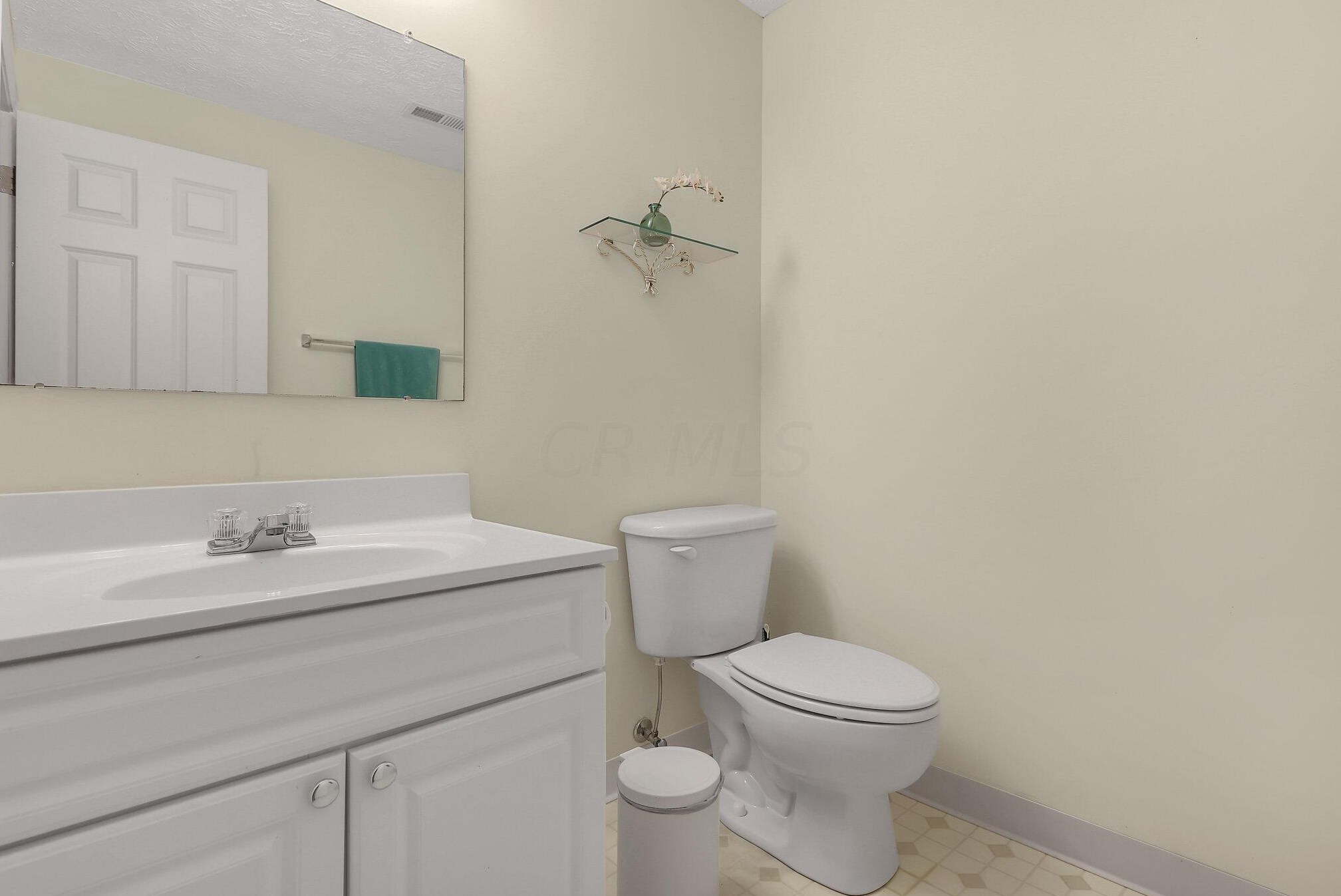 706 Sycamore Turn Ln, Columbus OH exterior