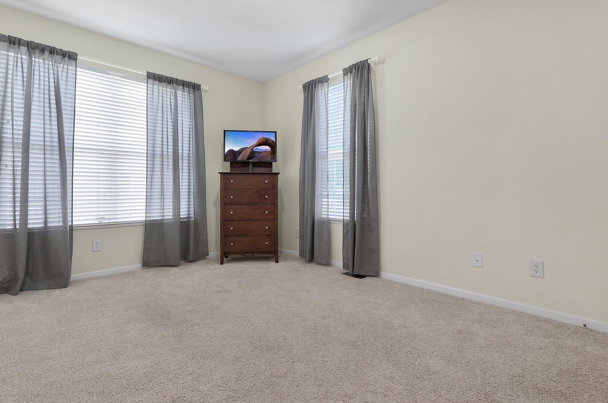 706 Sycamore Turn Ln, Columbus OH exterior