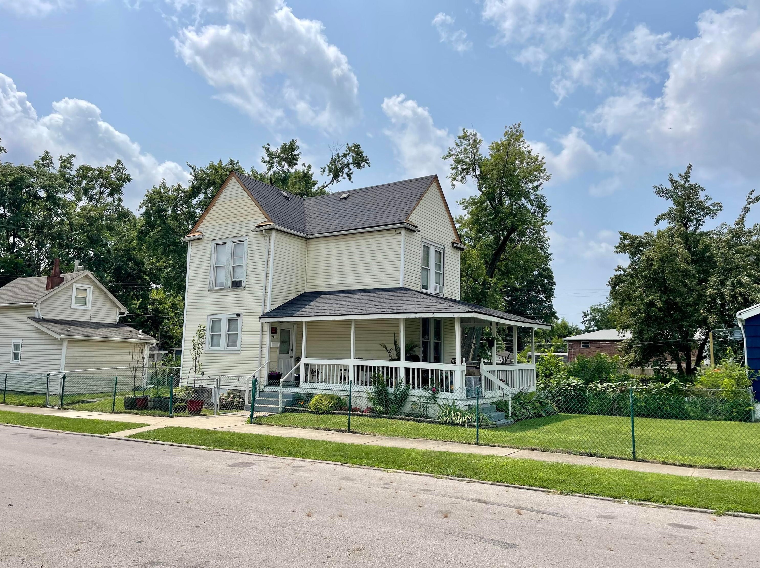 751 Reinhard Ave, Columbus, OH 43206-2939