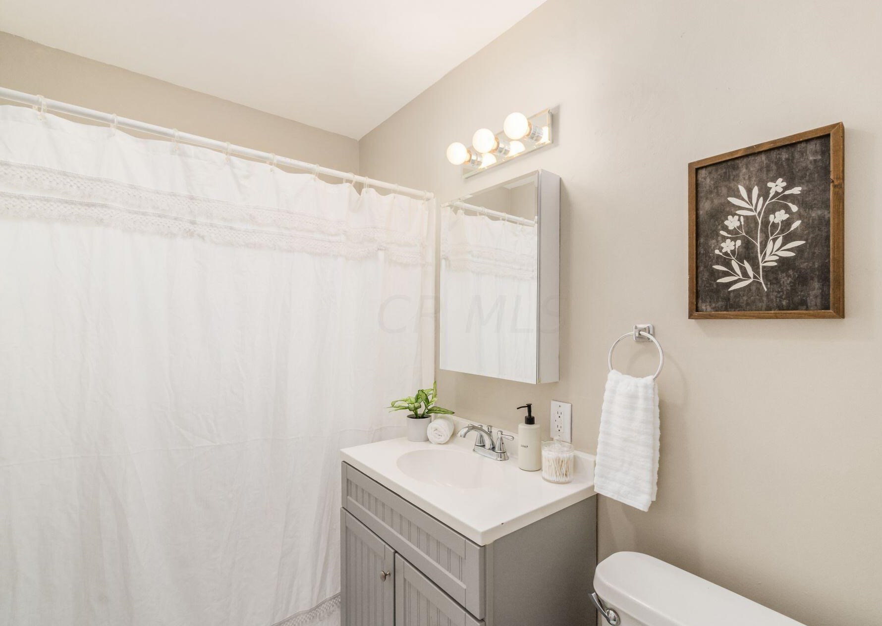 985 Bernhard Rd, Columbus OH 43227-1229 exterior