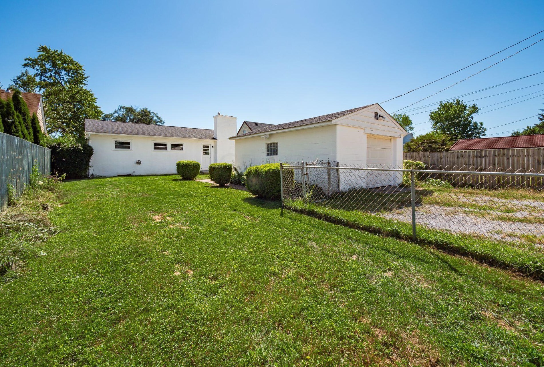 985 Bernhard Rd, Columbus OH 43227-1229 exterior