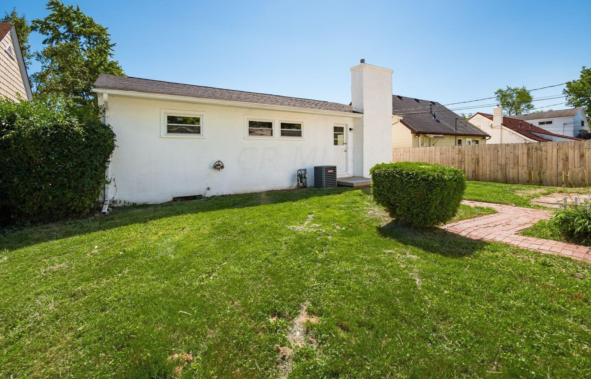 985 Bernhard Rd, Columbus OH 43227-1229 exterior