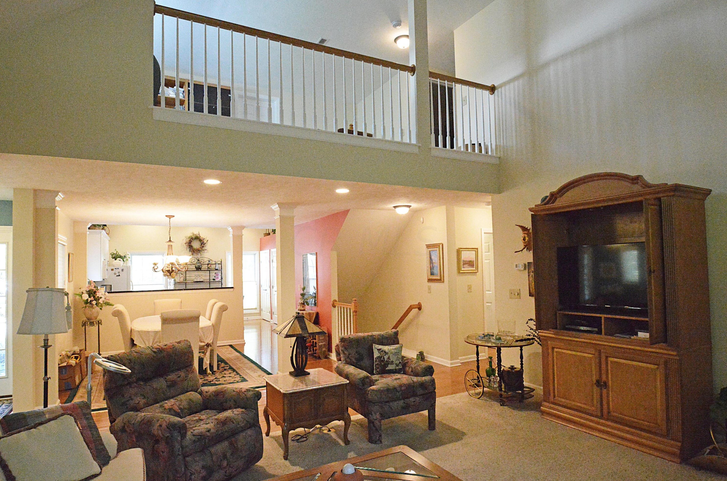 1203 Sanctuary Pl, Columbus OH 43230-8490 exterior