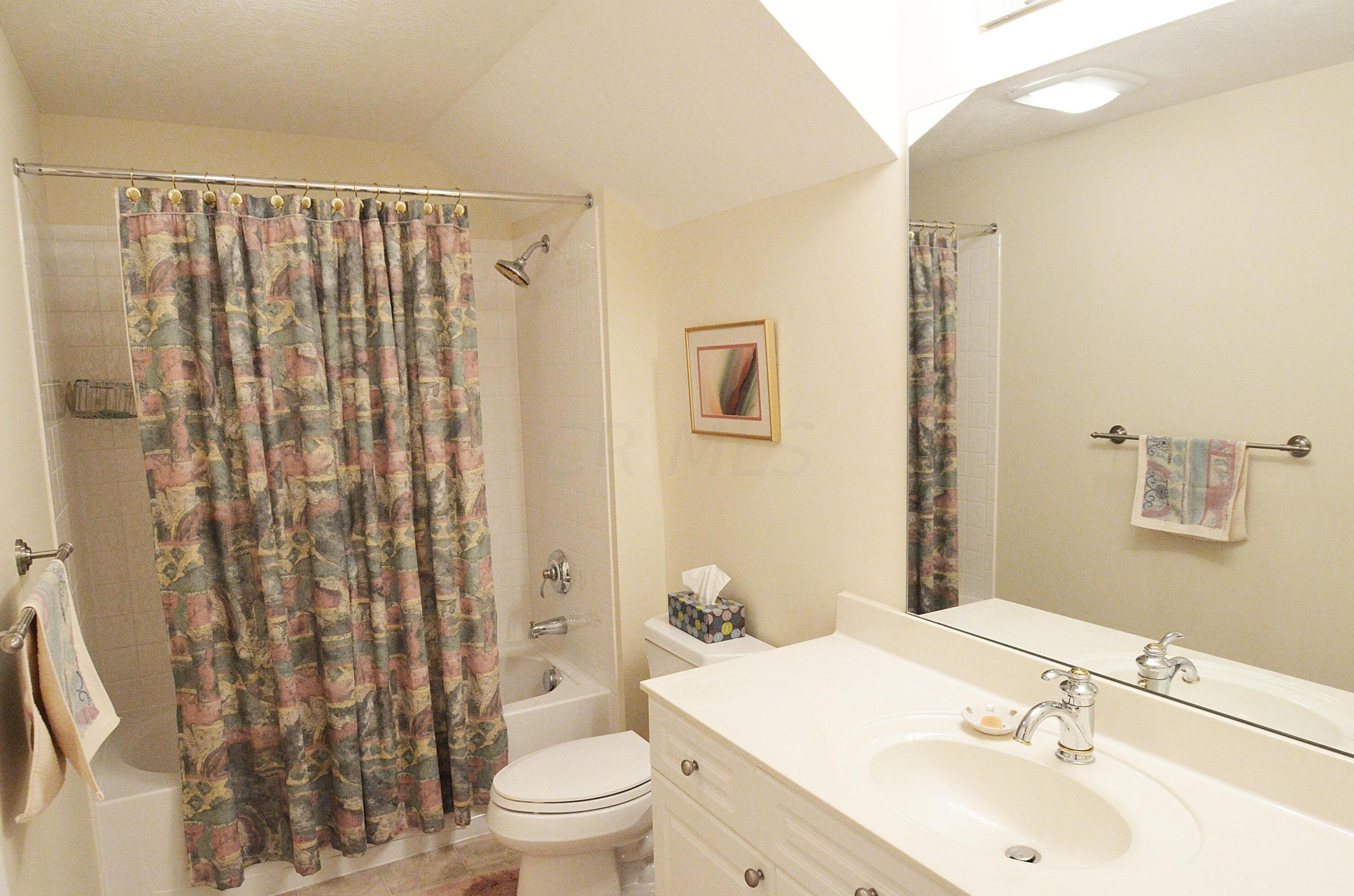 1203 Sanctuary Pl, Columbus OH 43230-8490 exterior