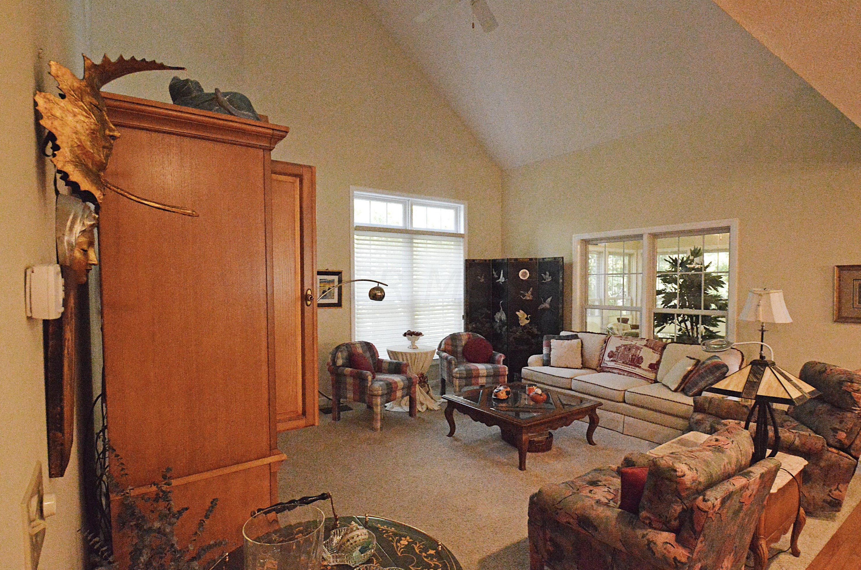 1203 Sanctuary Pl, Columbus OH 43230-8490 exterior