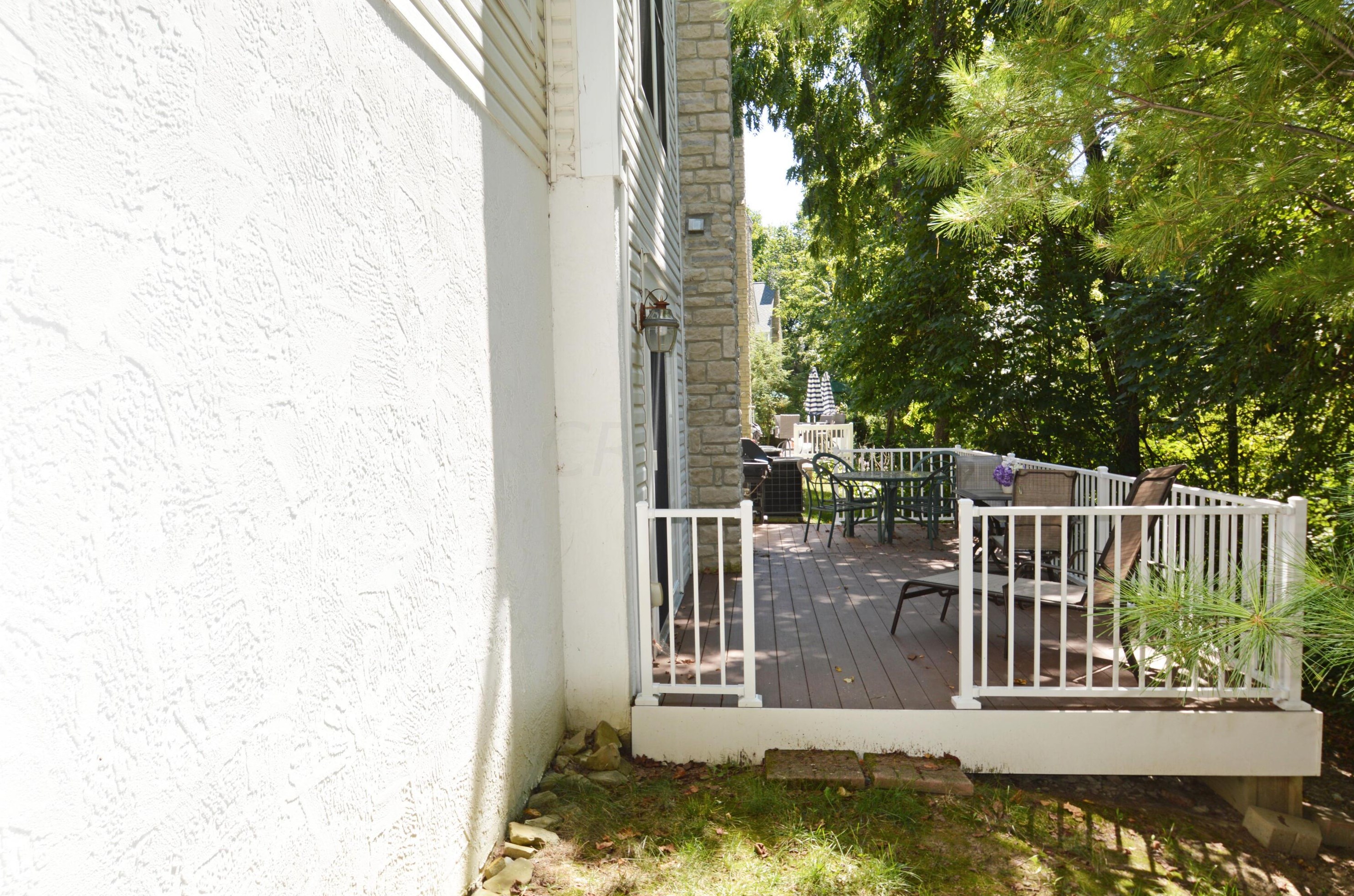 1203 Sanctuary Pl, Columbus OH 43230-8490 exterior