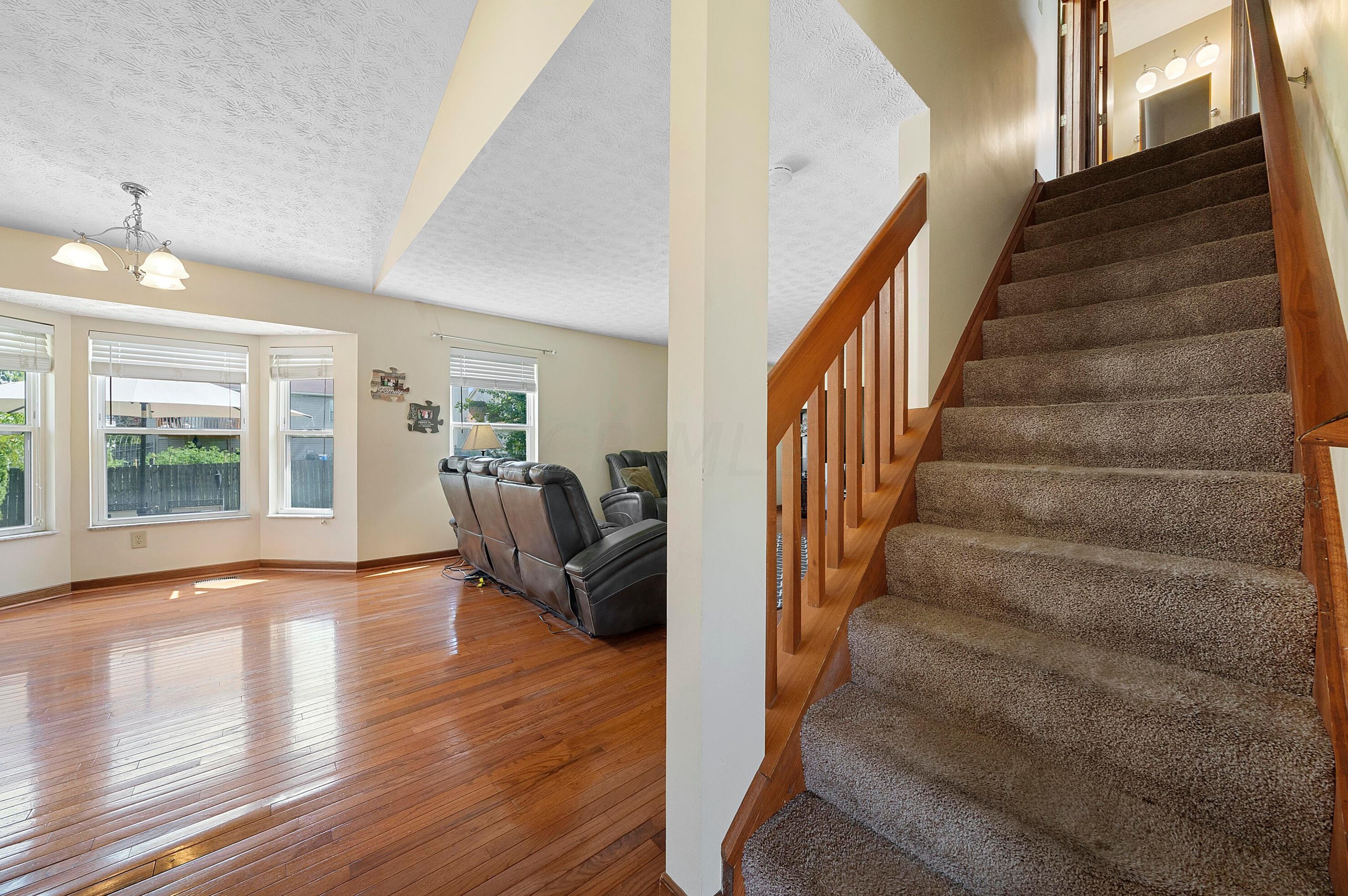 1326 Wild Oats Dr, Columbus, OH 43204-5043