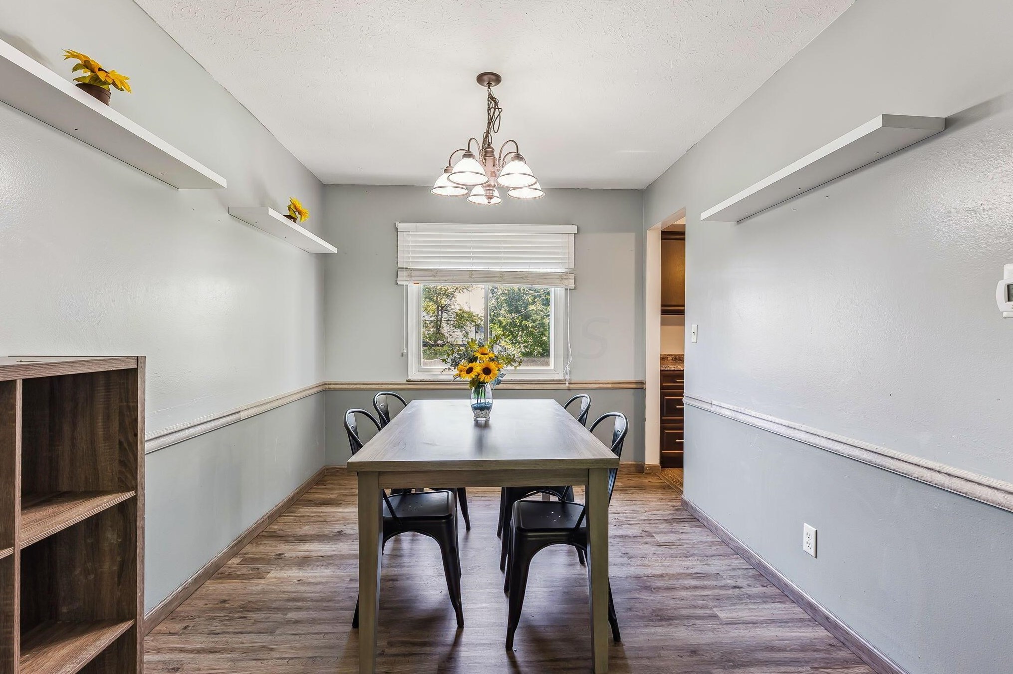 1329 Chesterton Ln, Columbus OH  43229-2619 exterior