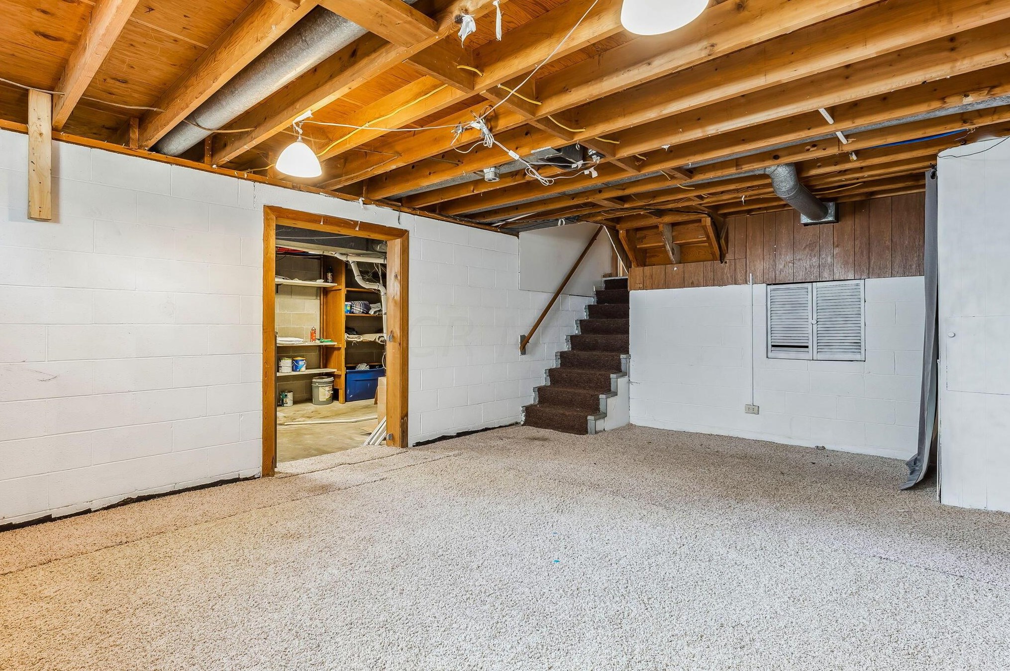 1329 Chesterton Ln, Columbus OH  43229-2619 exterior