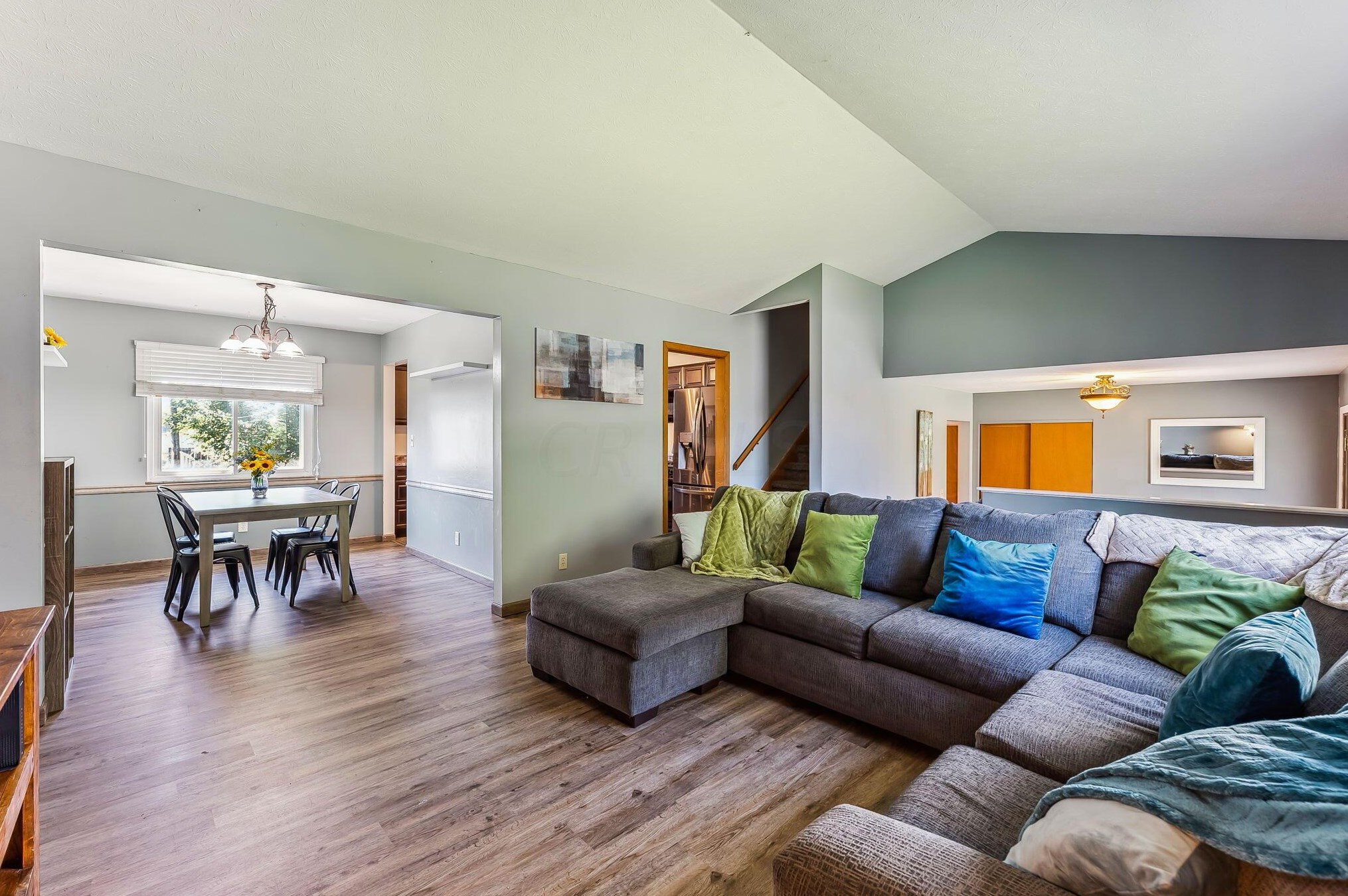 1329 Chesterton Ln, Columbus OH  43229-2619 exterior