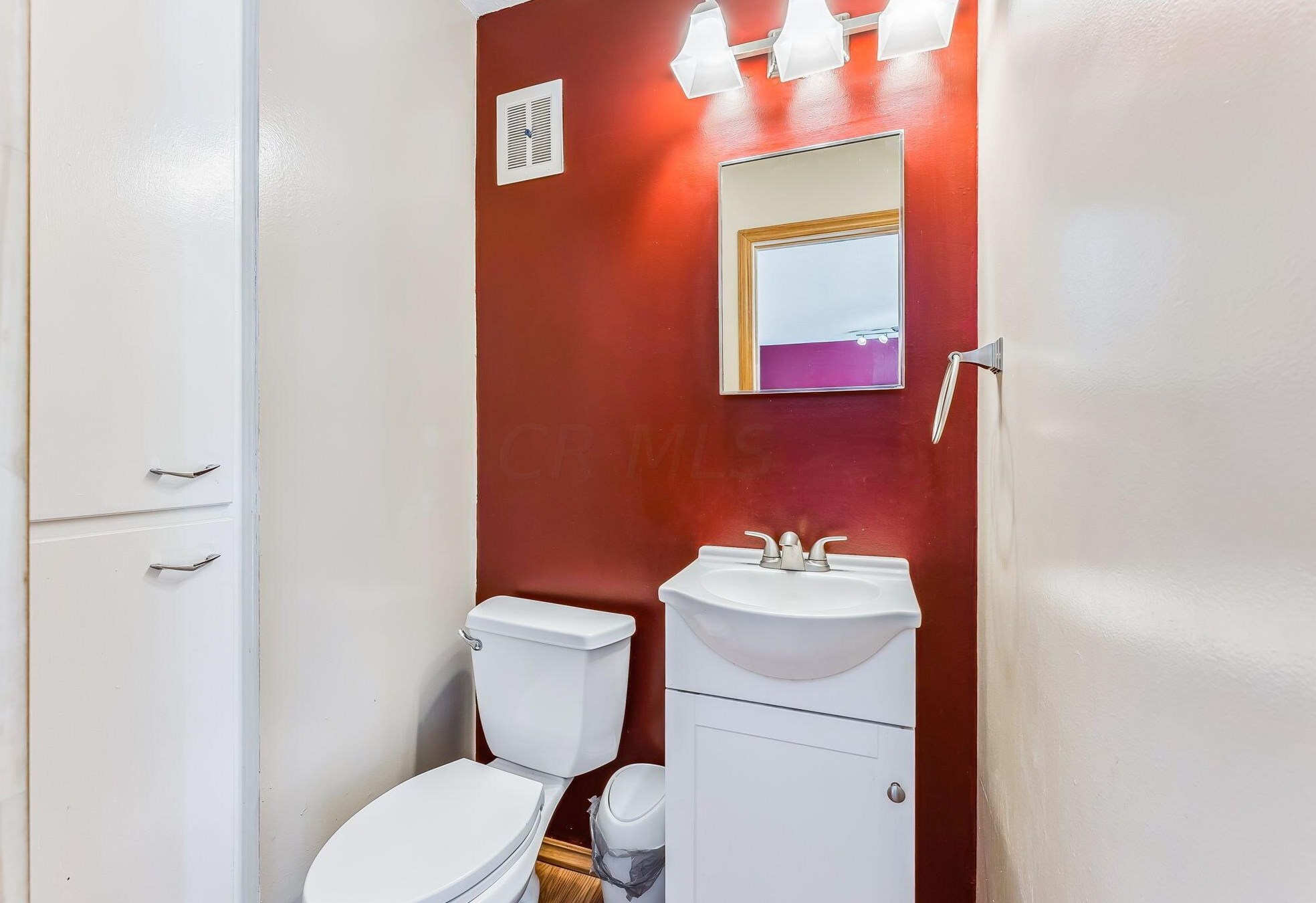 1329 Chesterton Ln, Columbus OH  43229-2619 exterior