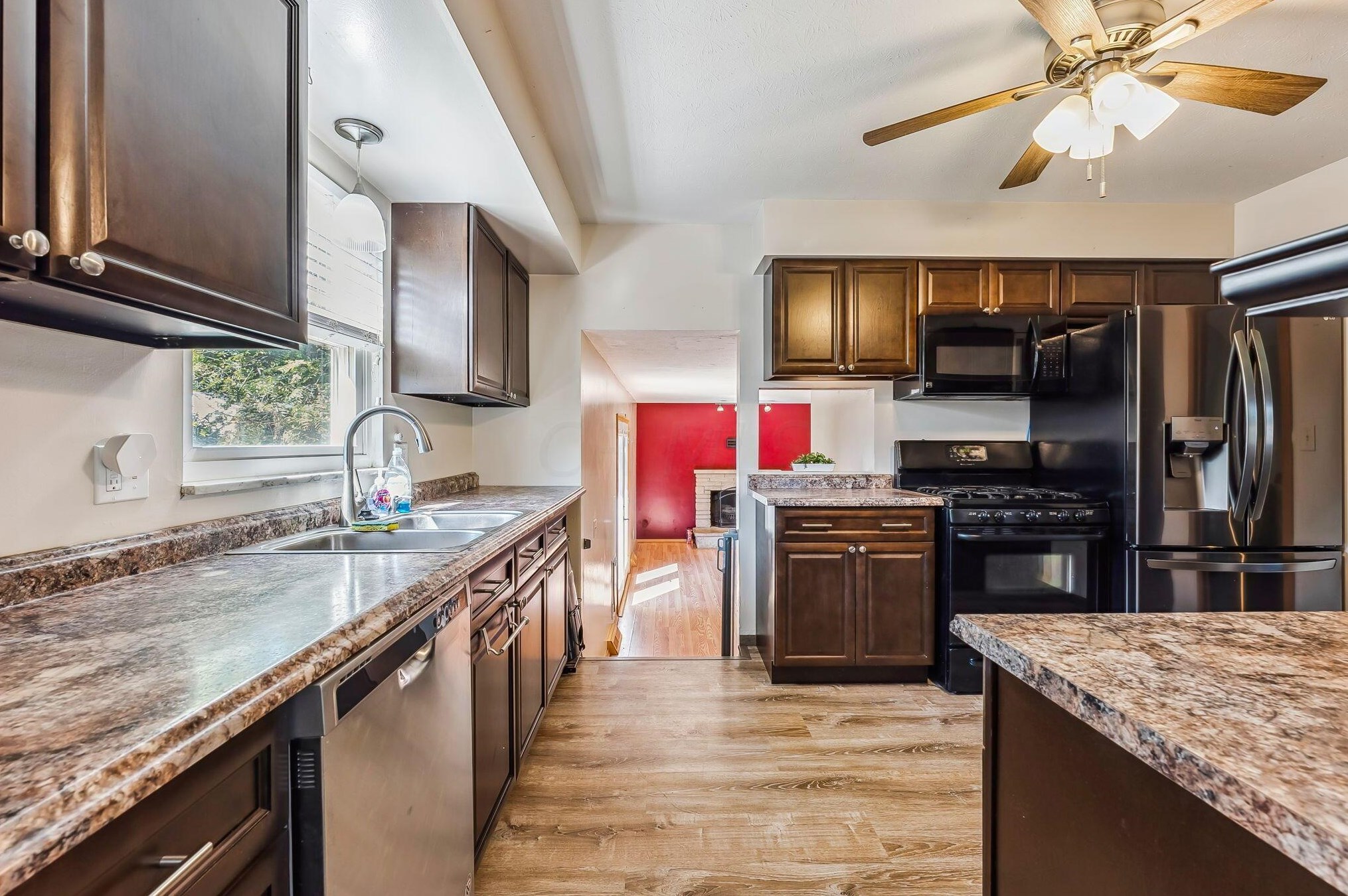 1329 Chesterton Ln, Columbus OH  43229-2619 exterior