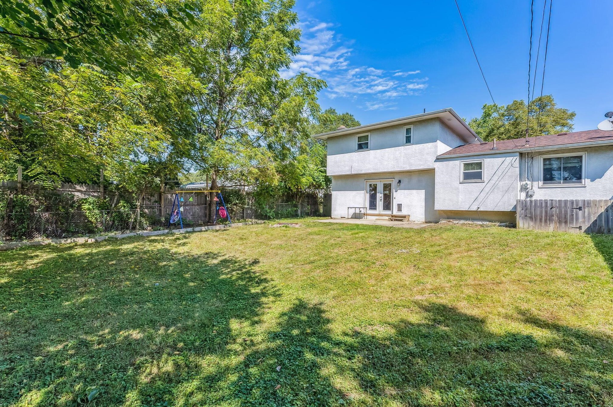 1329 Chesterton Ln, Columbus OH  43229-2619 exterior