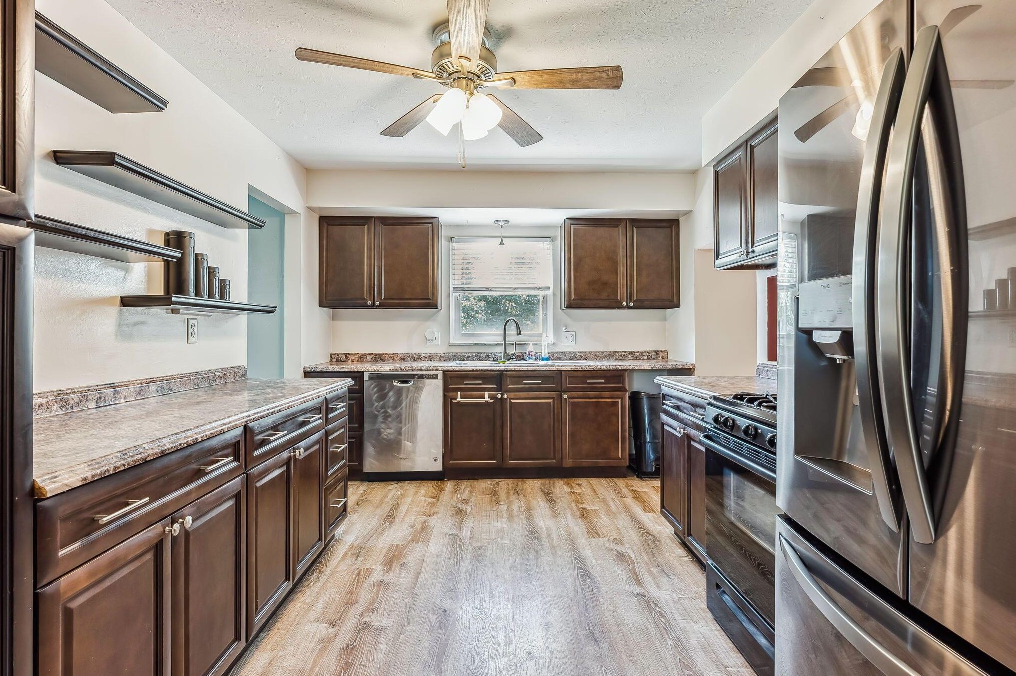 1329 Chesterton Ln, Columbus OH  43229-2619 exterior