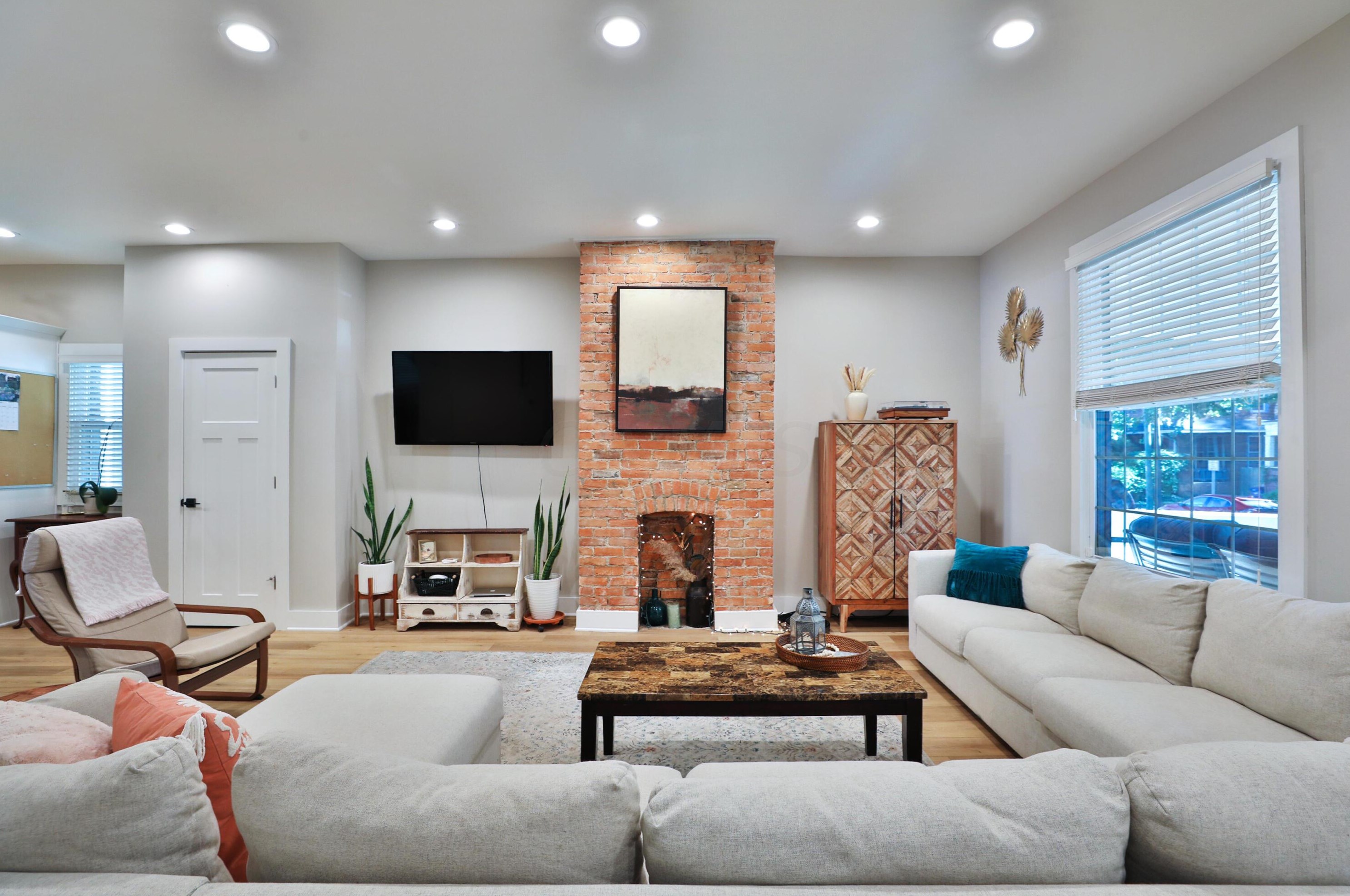 119 Champion Ave, Columbus OH 43203-1559 exterior